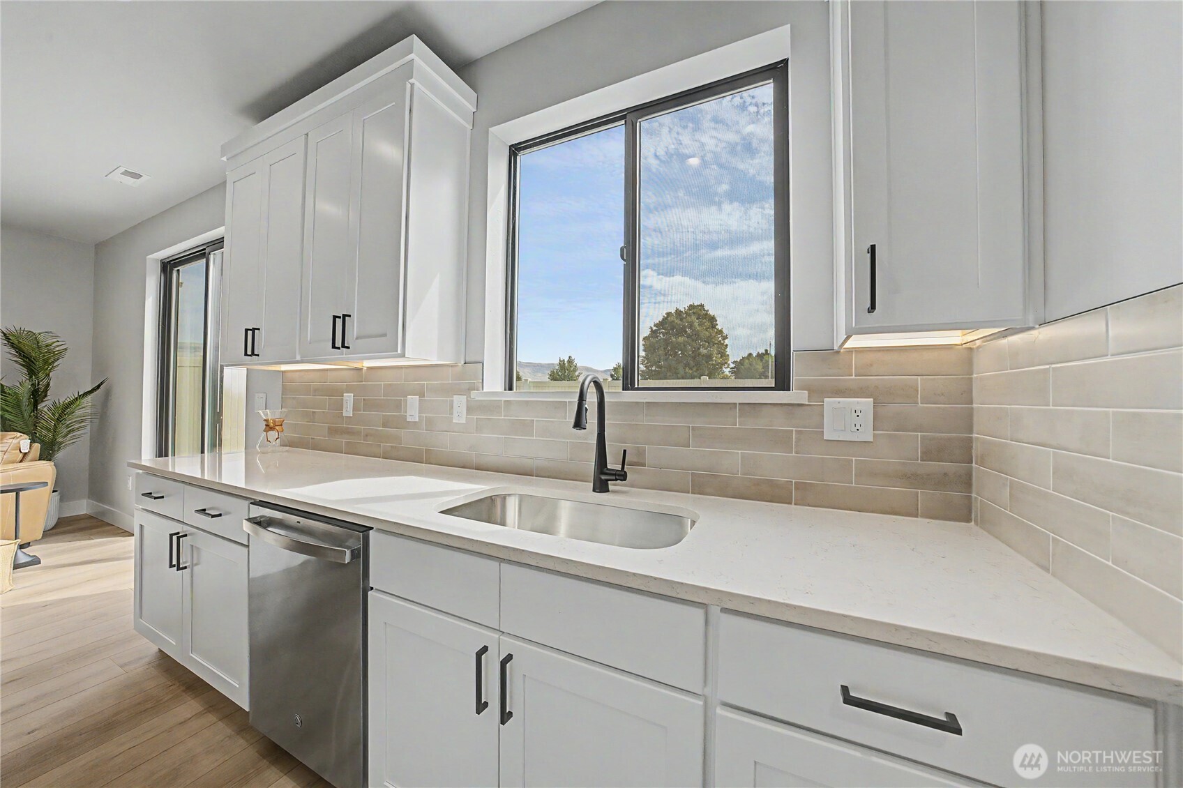 567 S Perry Avenue Property Photo 17