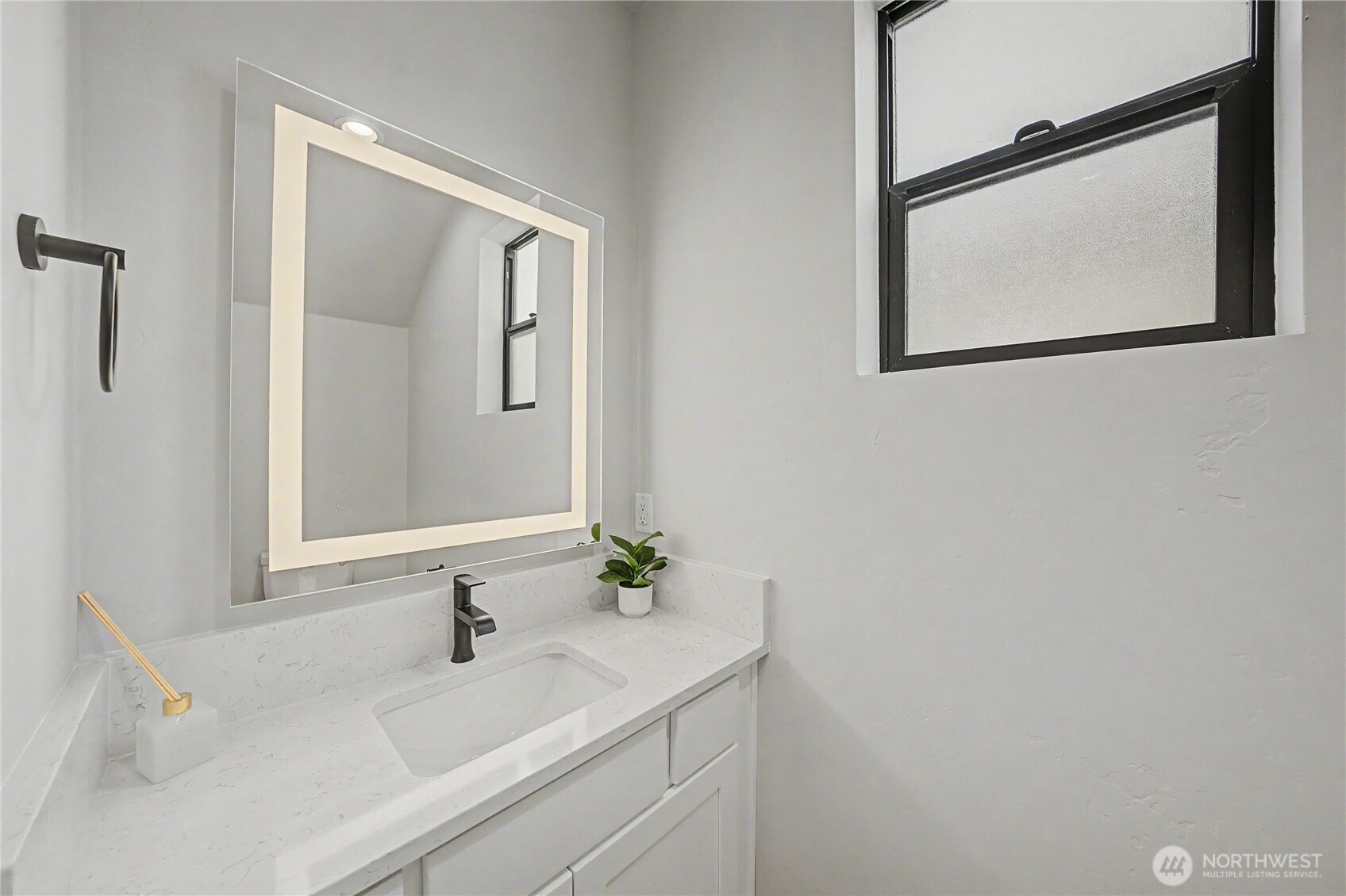 567 S Perry Avenue Property Photo 29