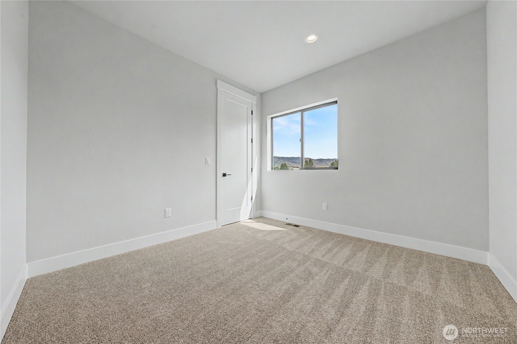 567 S Perry Avenue Property Photo 33