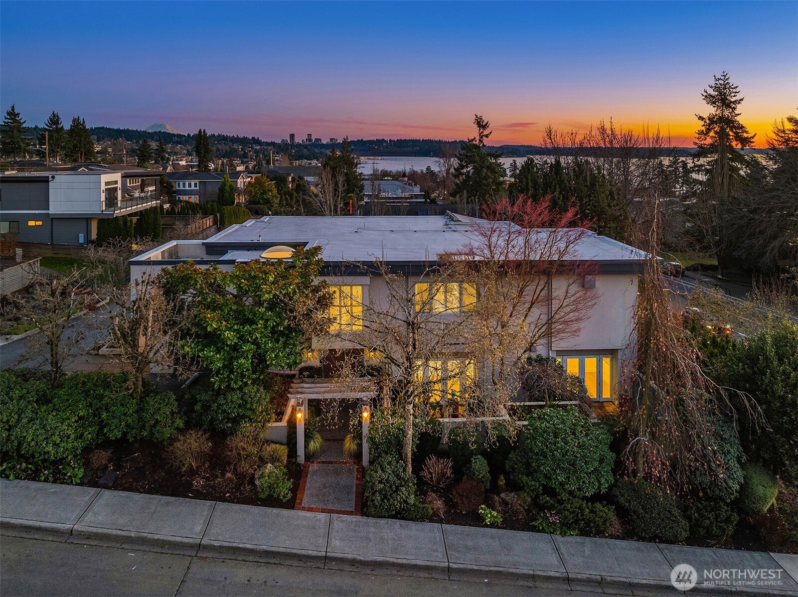 7 10th Avenue Property Photo 4