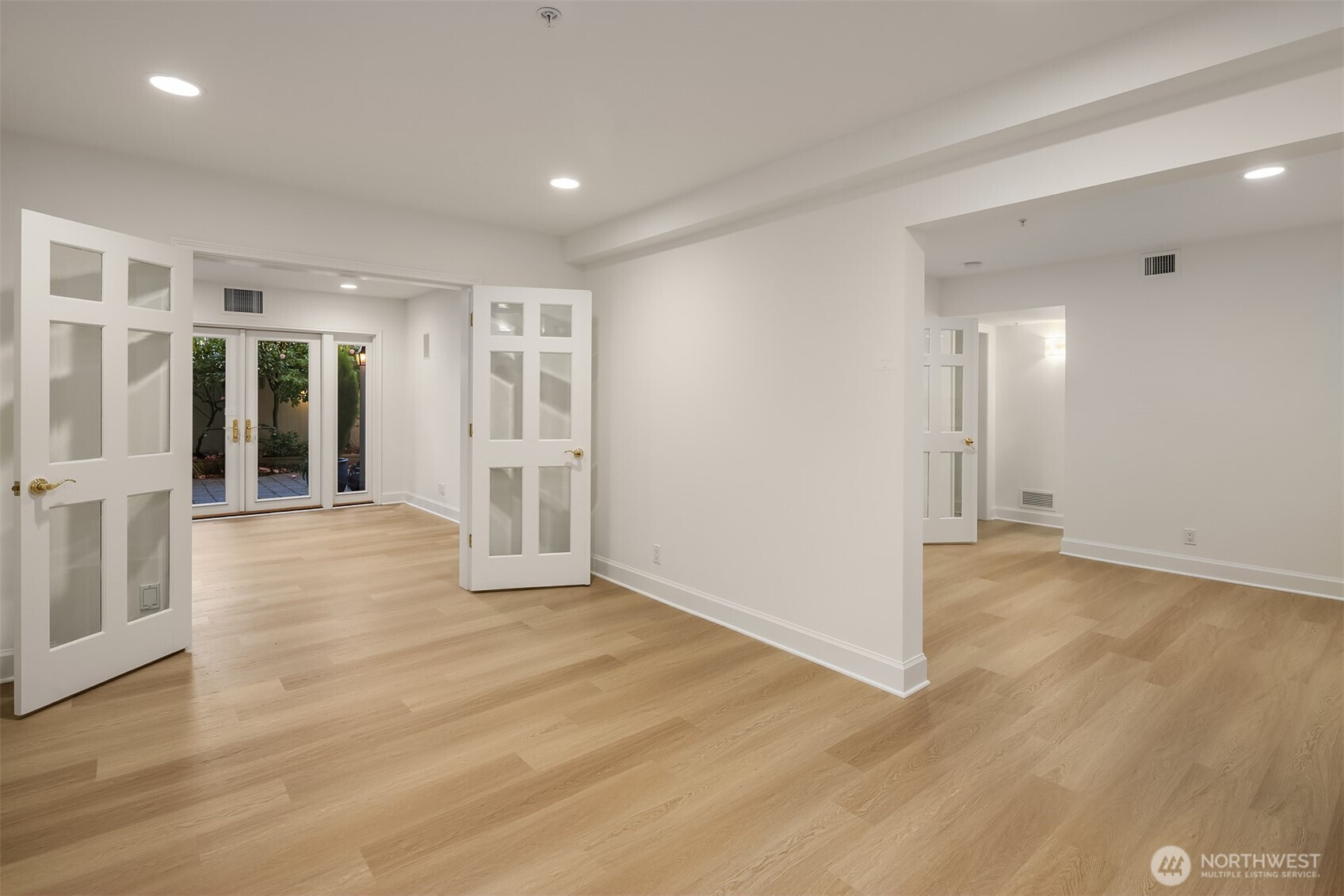 7 10th Avenue Property Photo 37