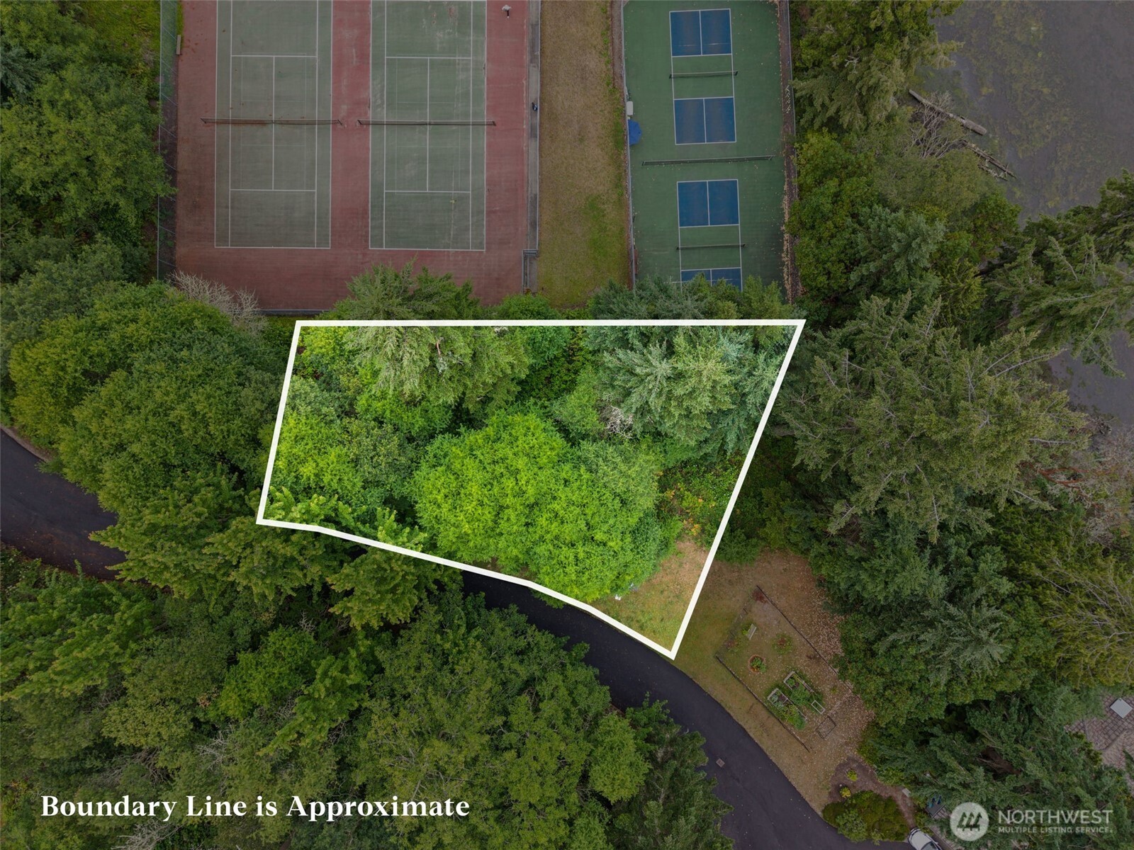 6 Kala Lagoon Court Property Photo 2