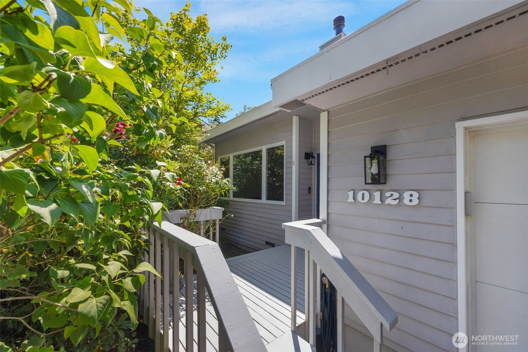 10128 63rd Place Property Photo 2