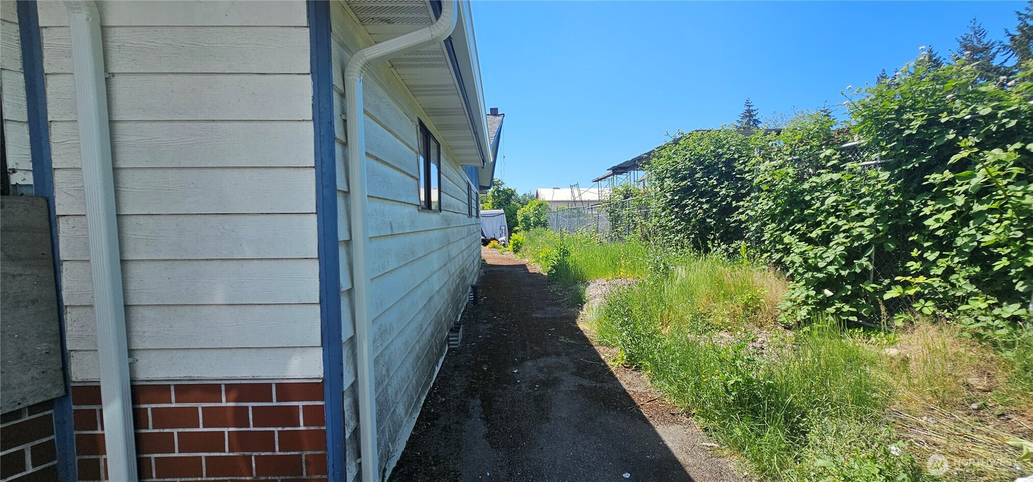 9722 South Tacoma Way Property Photo 3
