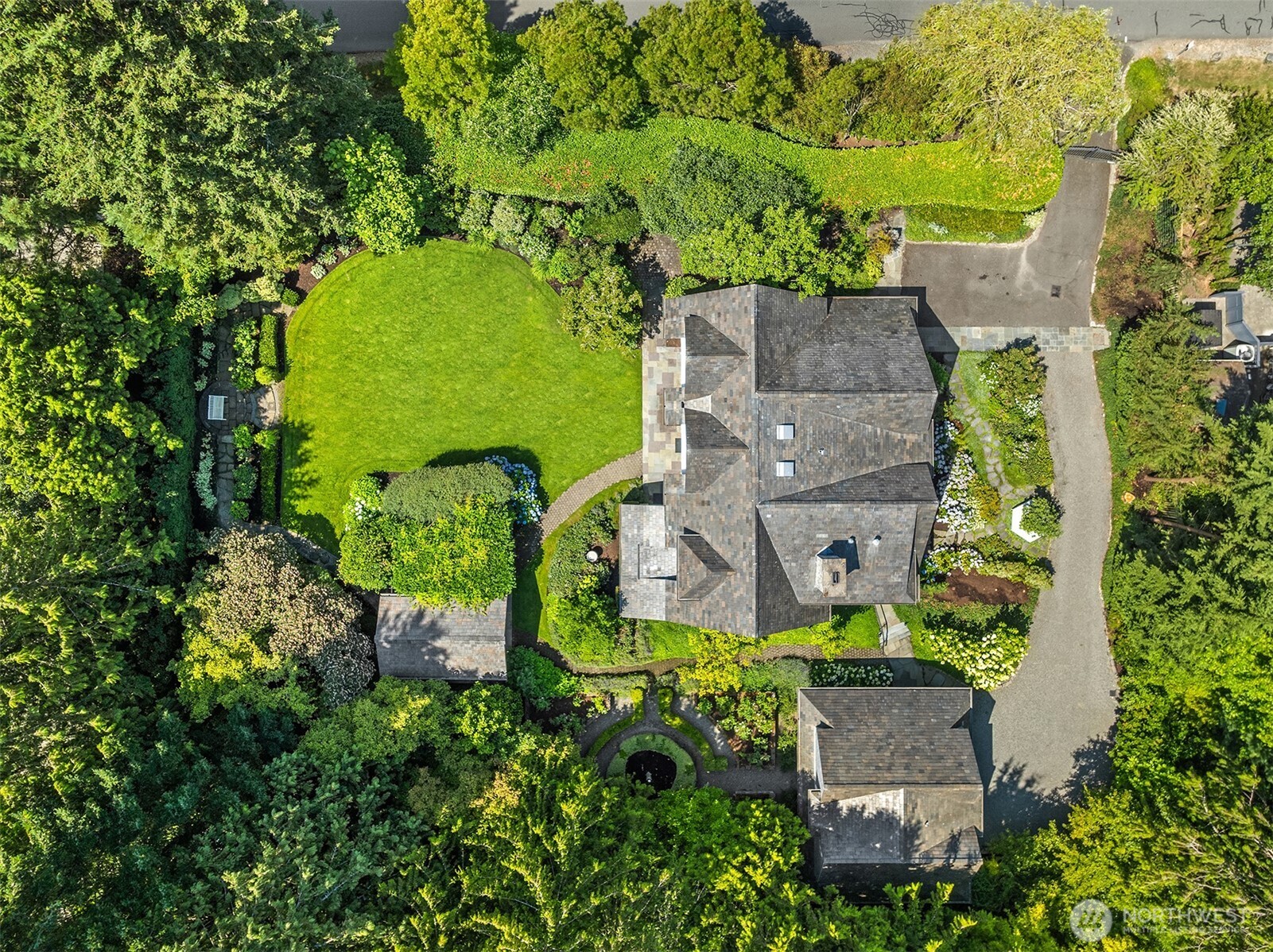 8106 Overlake Drive Property Photo 3