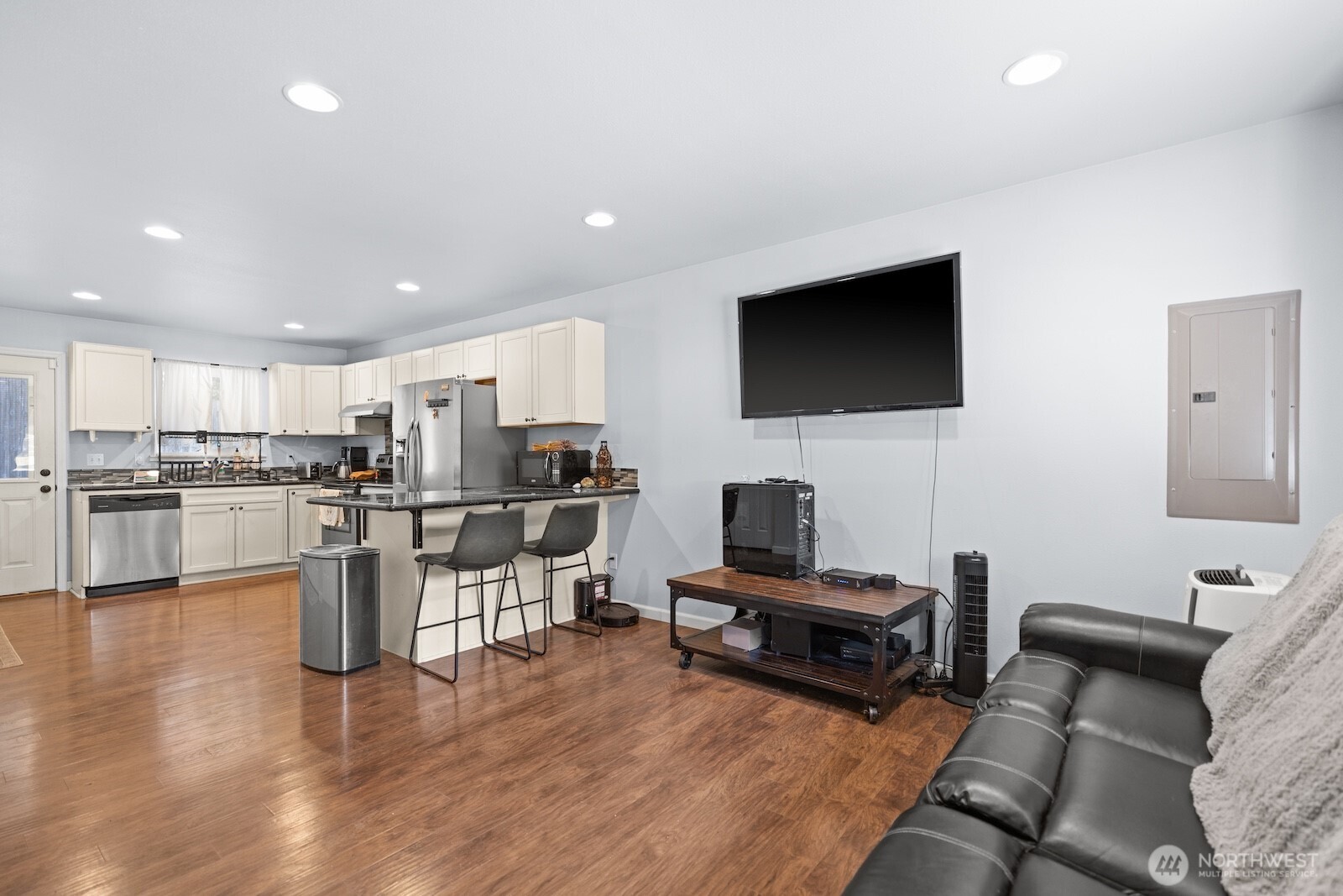 100 Ne Galley Way Property Photo 3