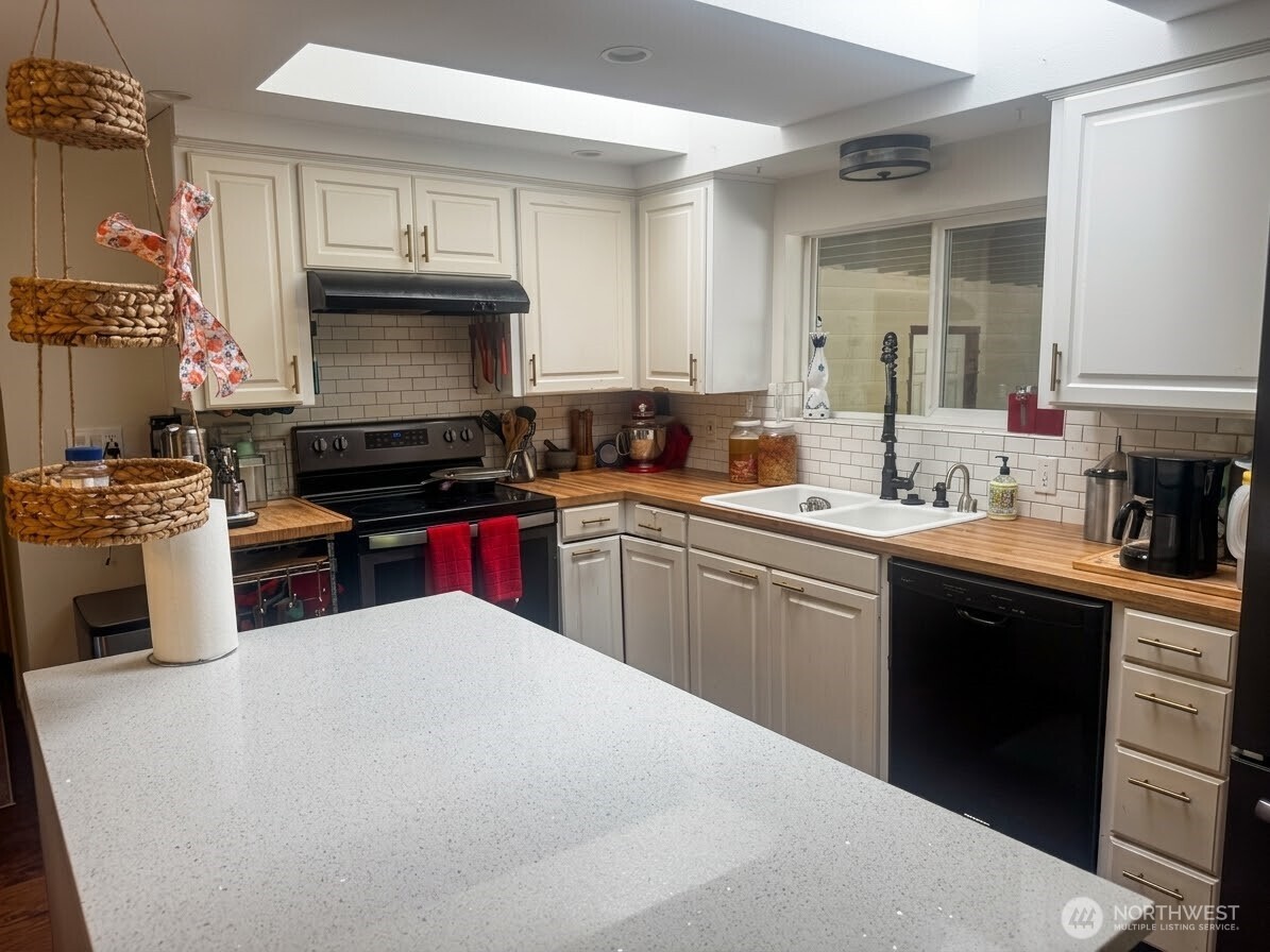 991 E North Bay Road Property Photo 6