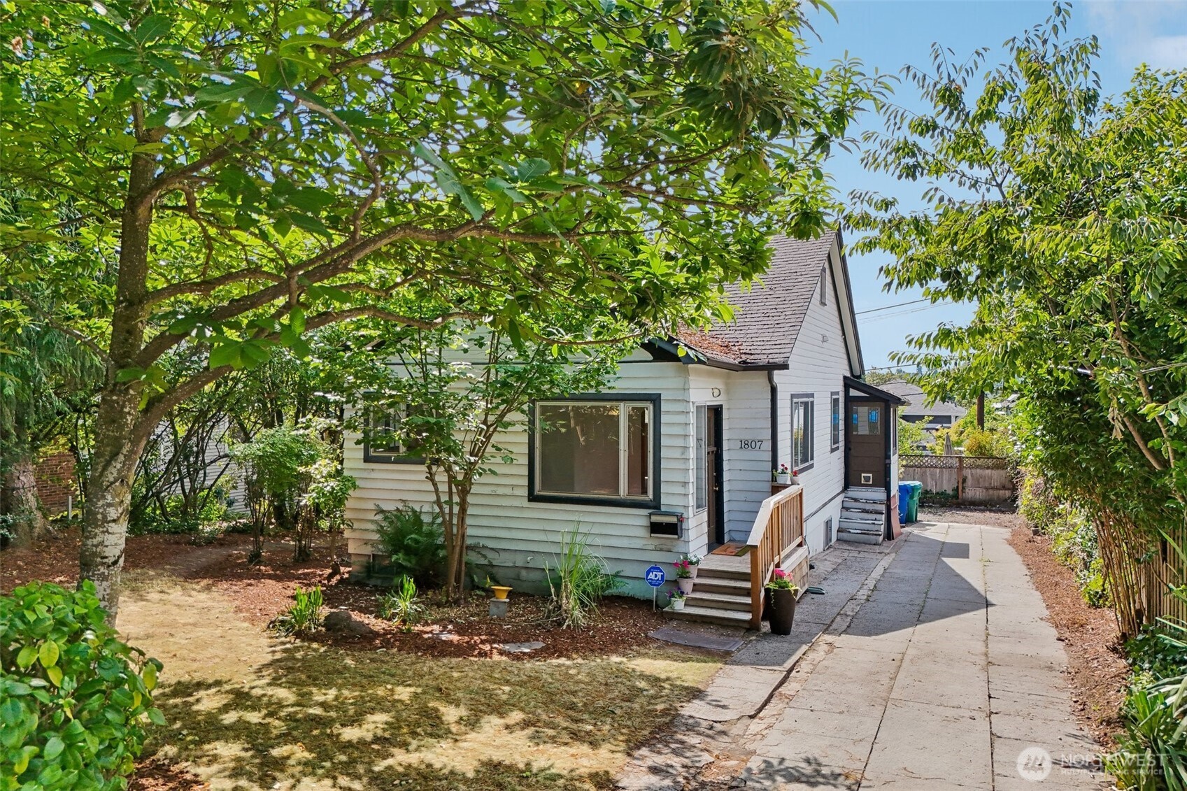 1807 30th Avenue Property Photo 1
