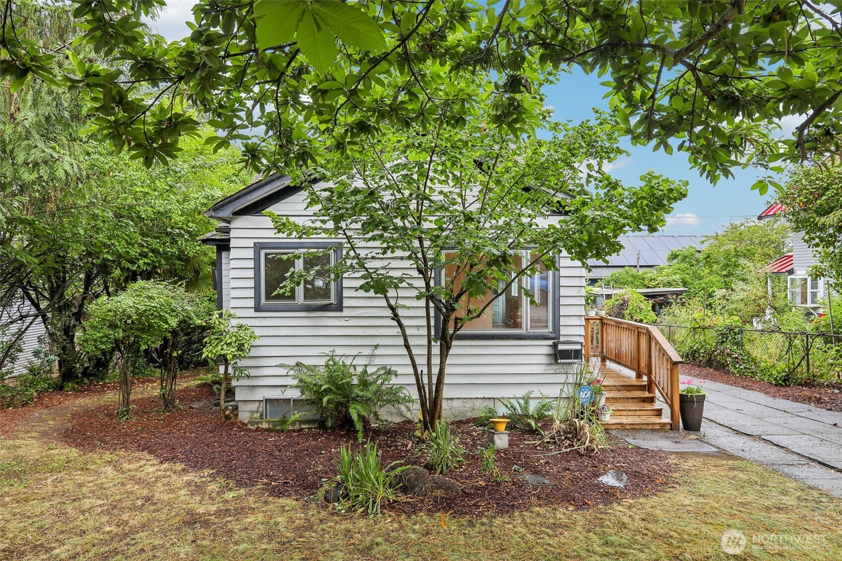 1807 30th Avenue Property Photo 3