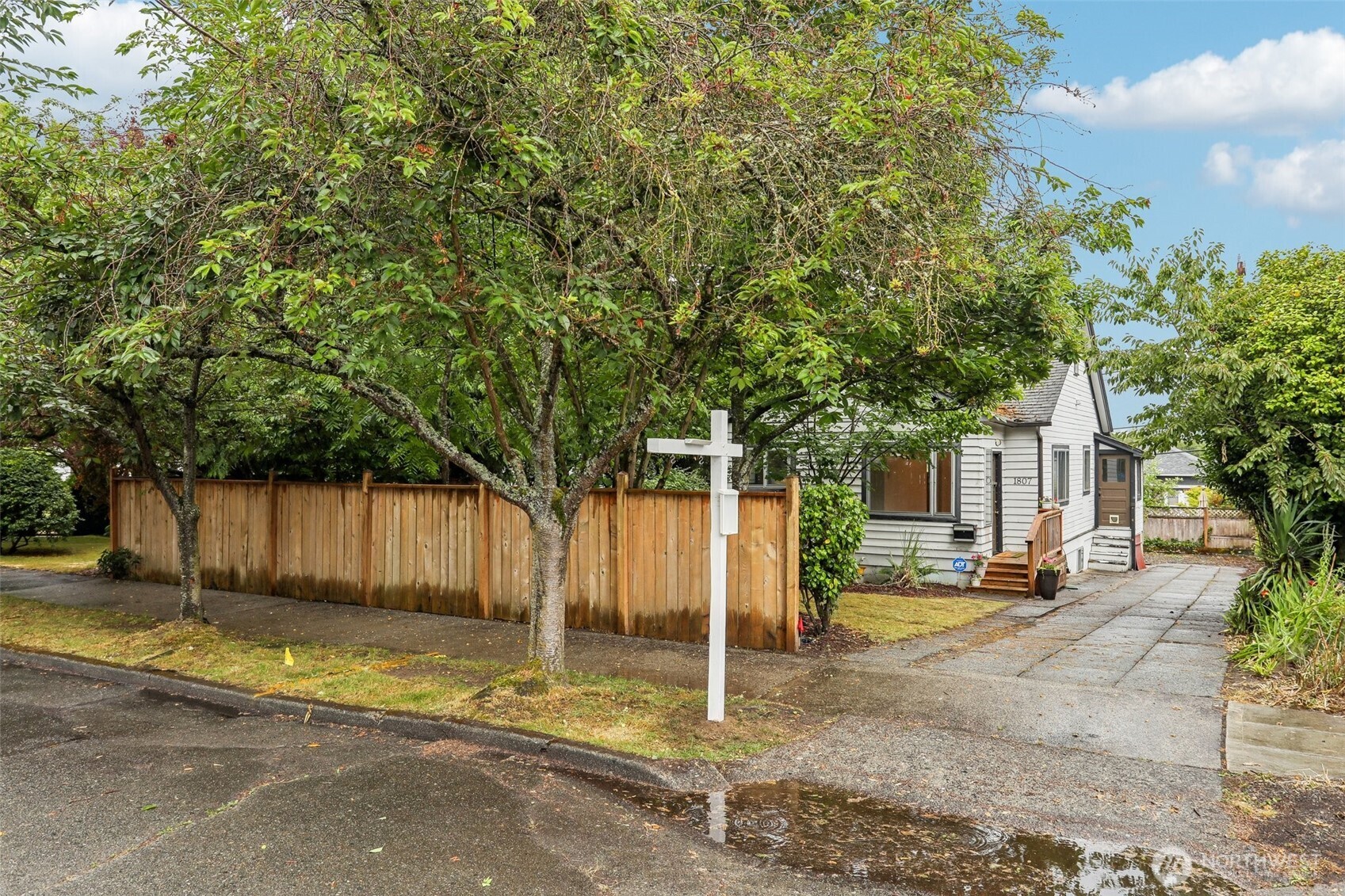 1807 30th Avenue Property Photo 6