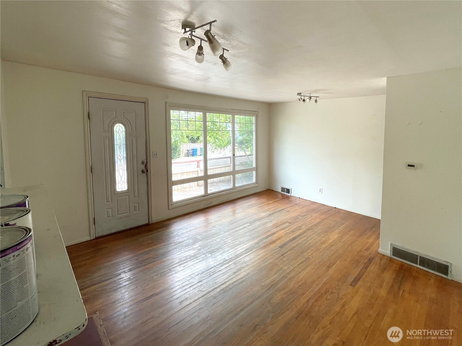 14301 Meridian Avenue Property Photo 4