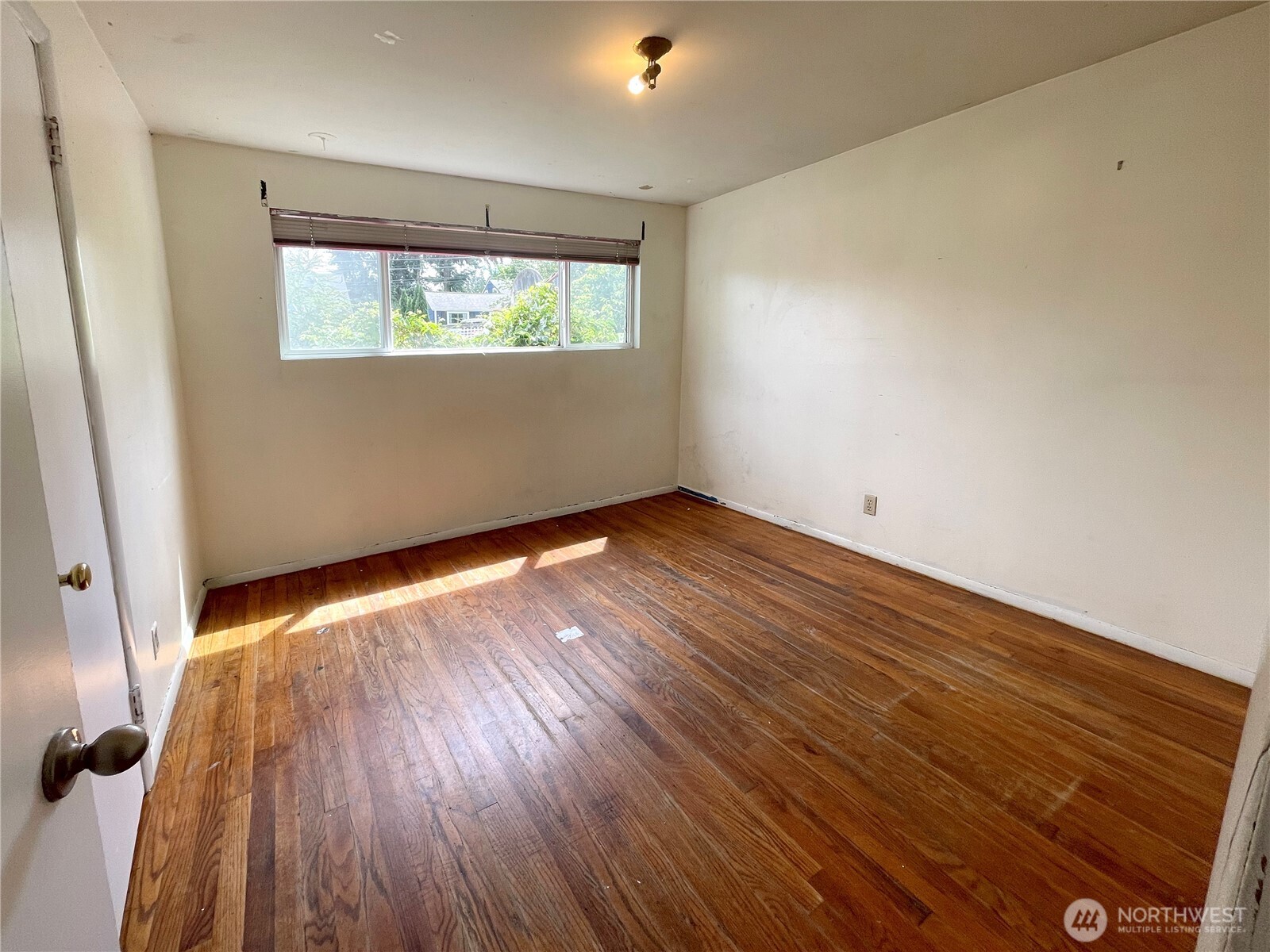 14301 Meridian Avenue Property Photo 8