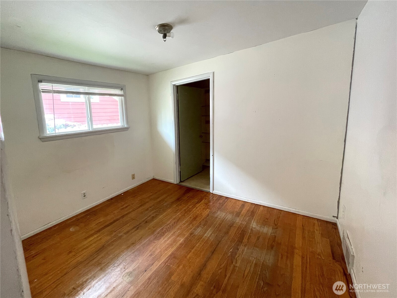 14301 Meridian Avenue Property Photo 9