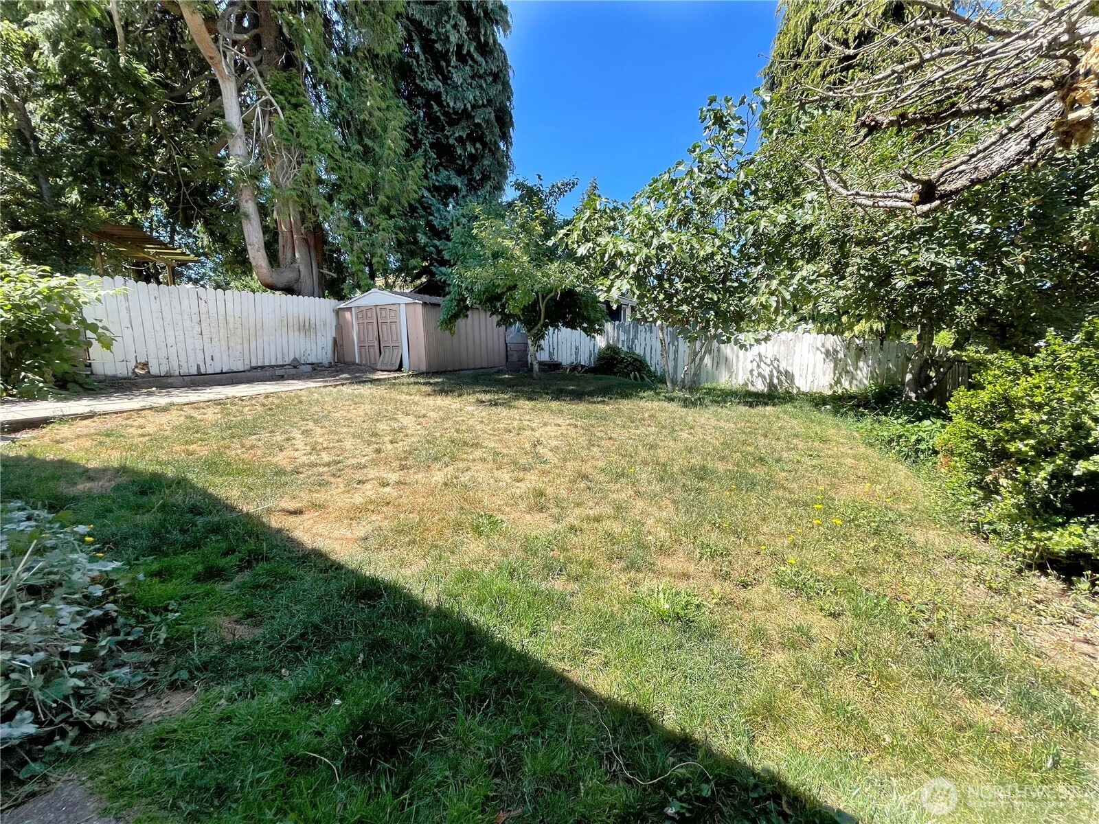 14301 Meridian Avenue Property Photo 12