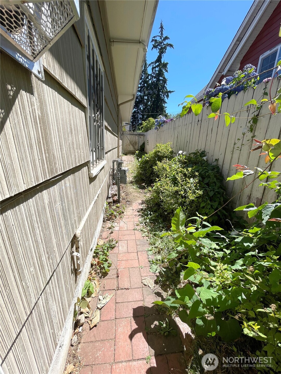 14301 Meridian Avenue Property Photo 14