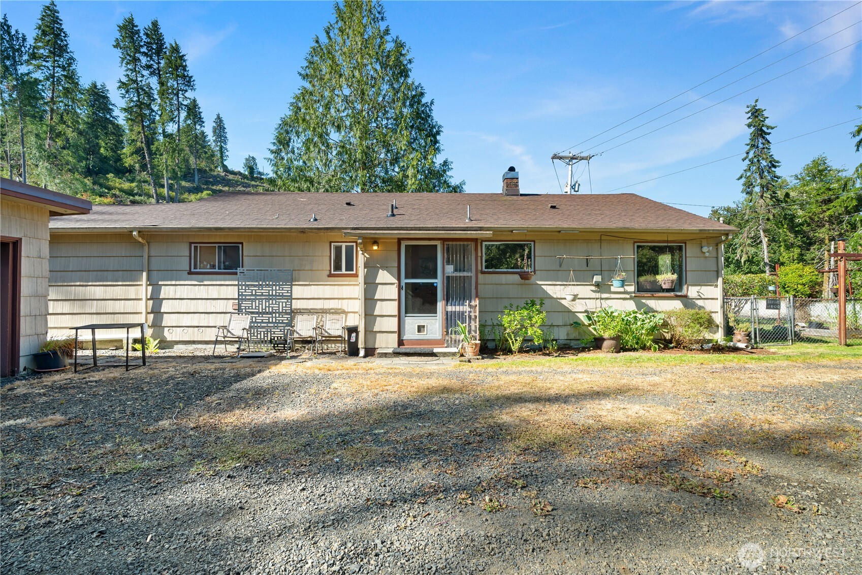 124 Endresen Road Property Photo 1