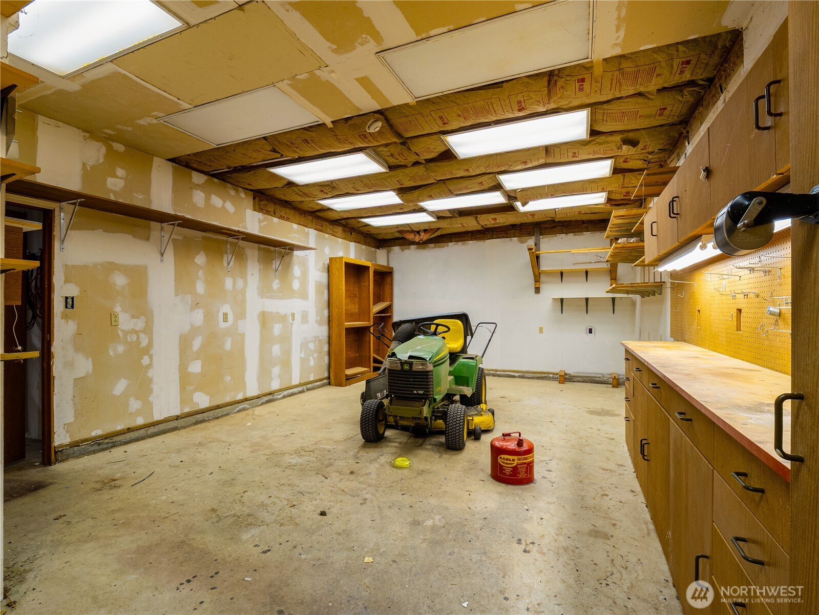 501 E 82nd Street Property Photo 35