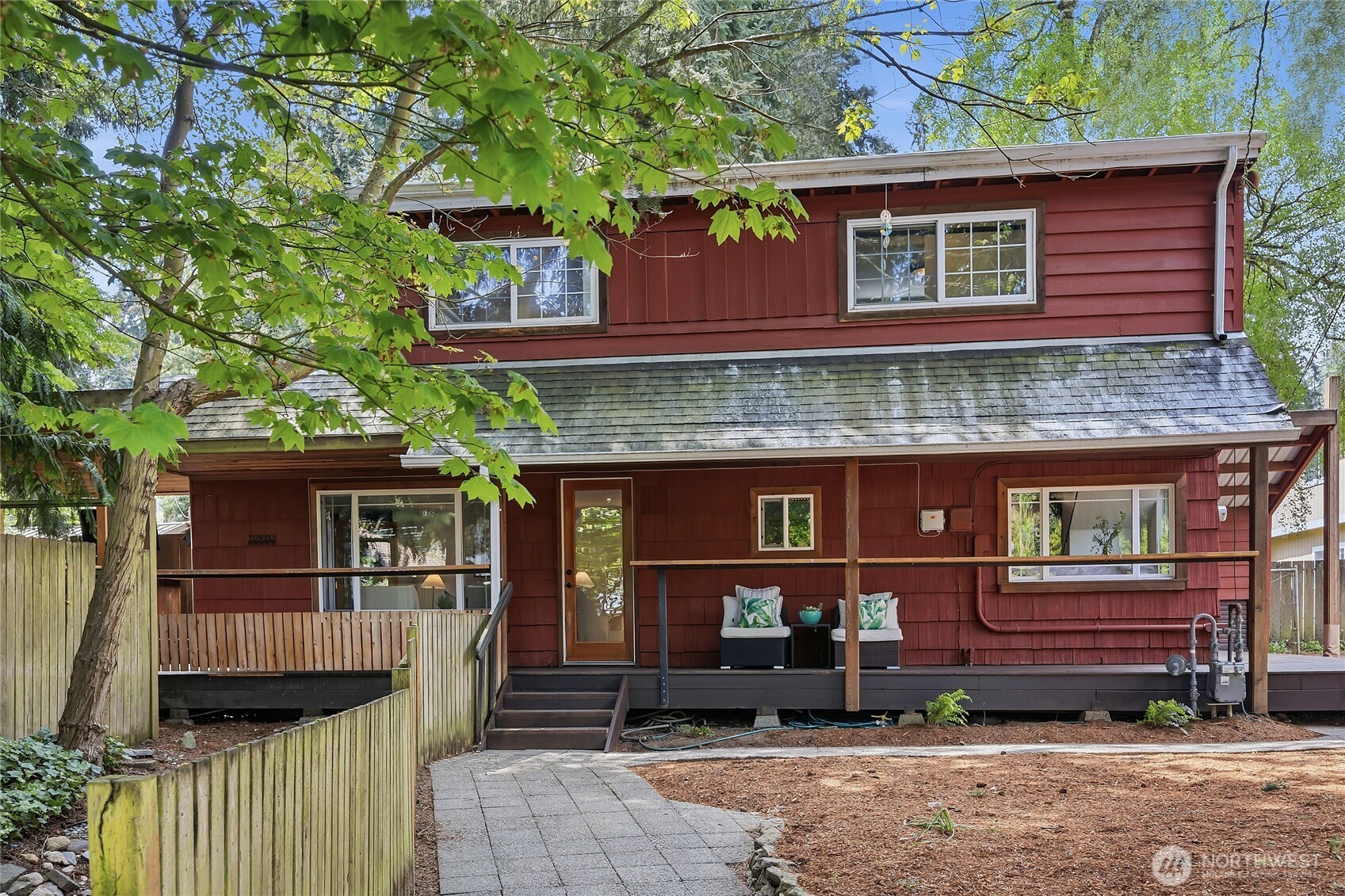 15749 Wallingford Avenue Property Photo 3
