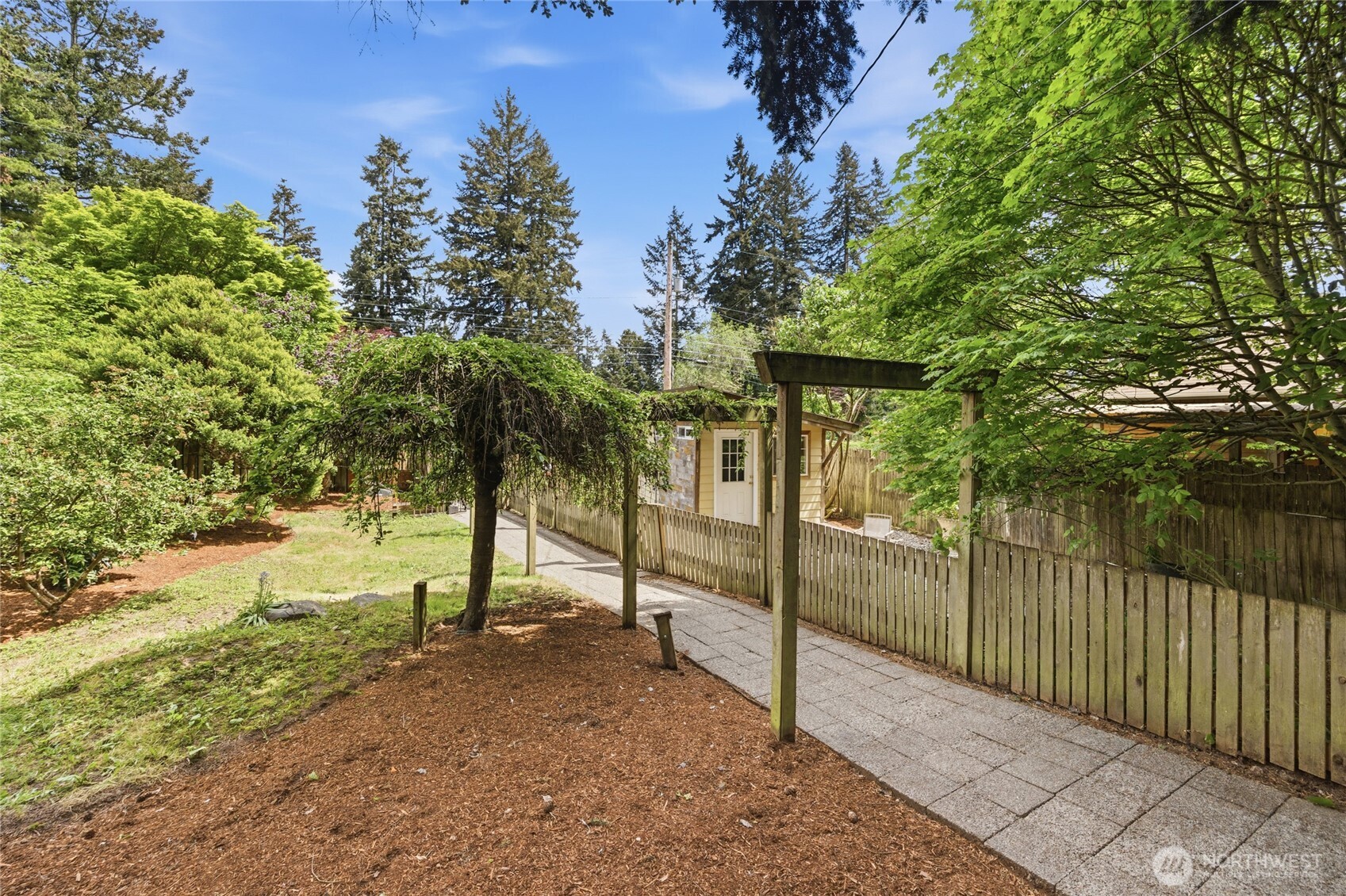 15749 Wallingford Avenue Property Photo 26