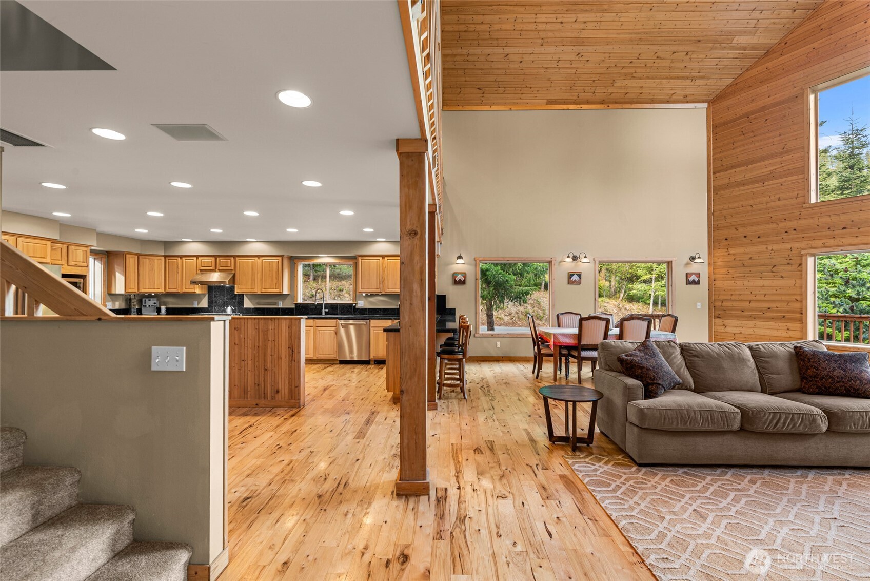 6725 Forest Ridge Drive Property Photo 10