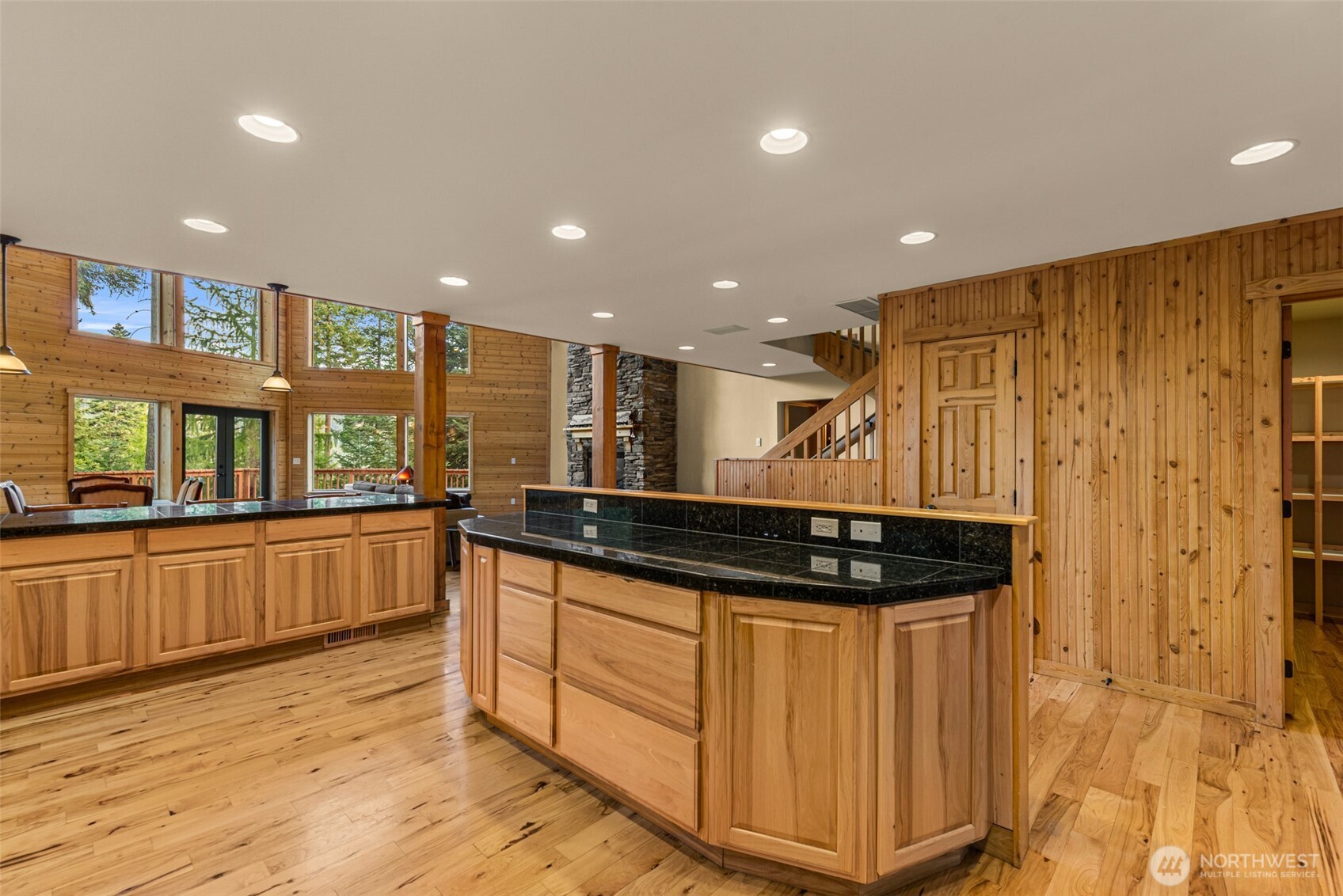 6725 Forest Ridge Drive Property Photo 13