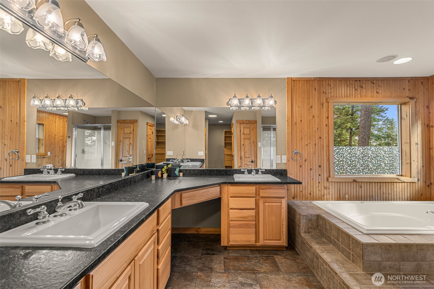 6725 Forest Ridge Drive Property Photo 21
