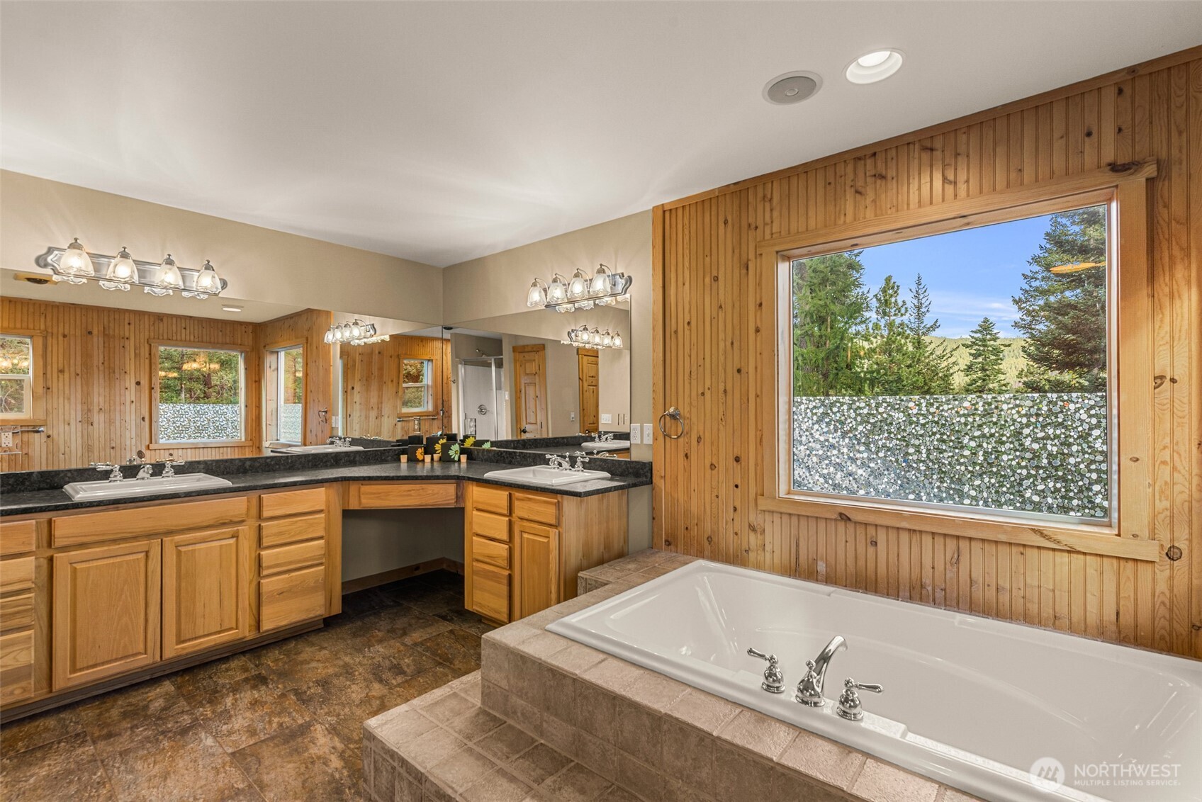 6725 Forest Ridge Drive Property Photo 23