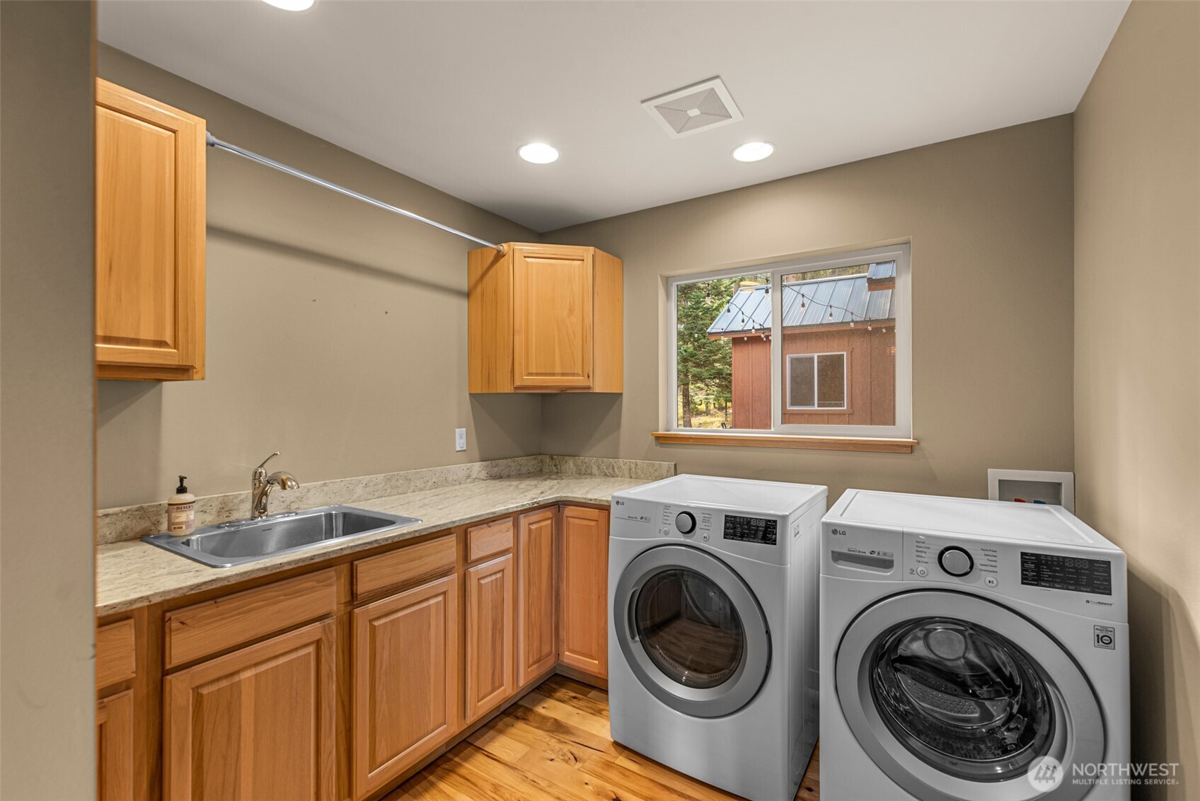 6725 Forest Ridge Drive Property Photo 33