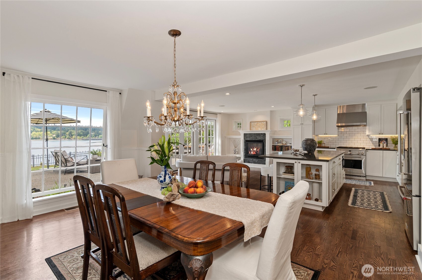 2425 Marine Drive Property Photo 7