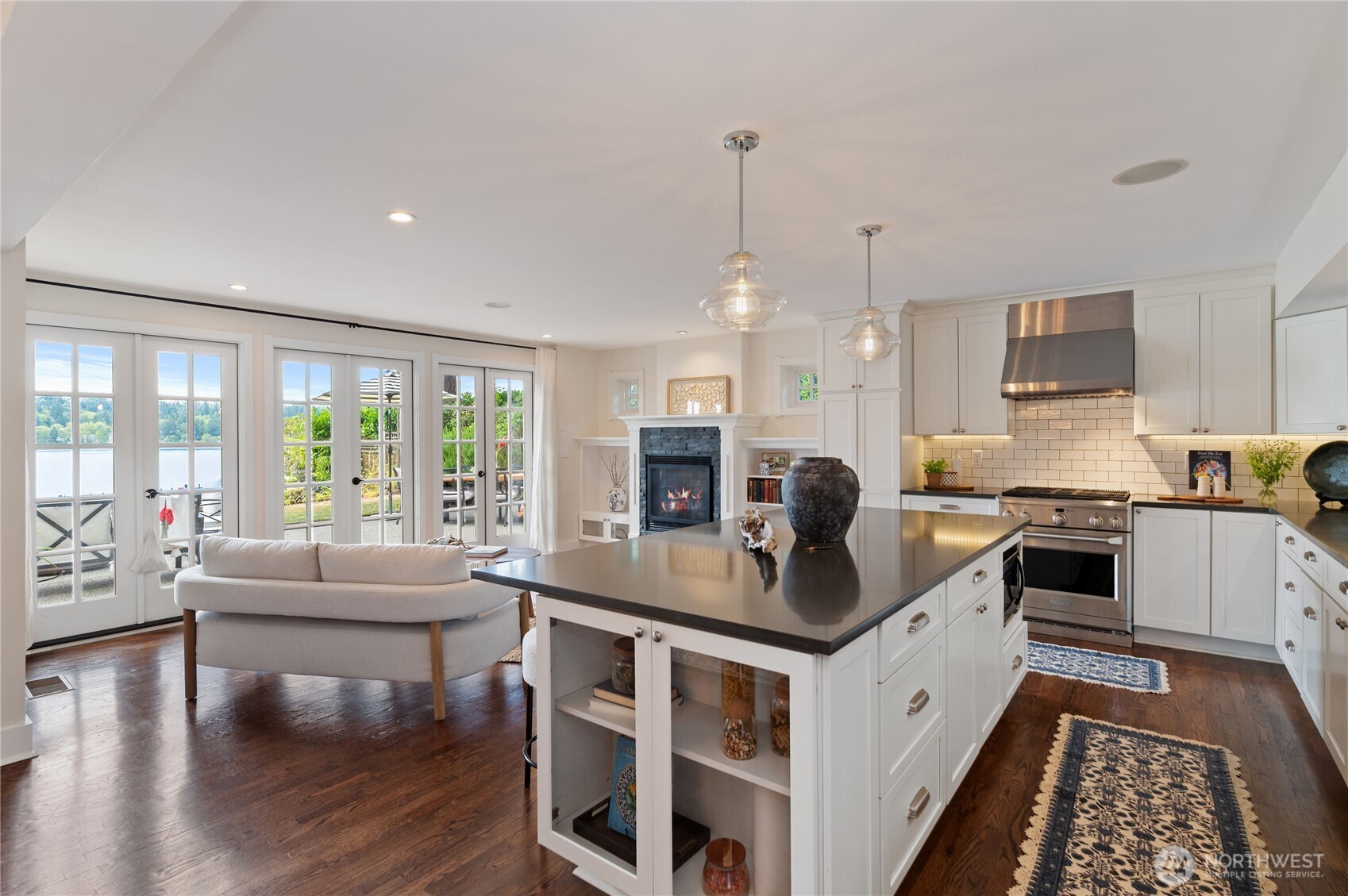 2425 Marine Drive Property Photo 8