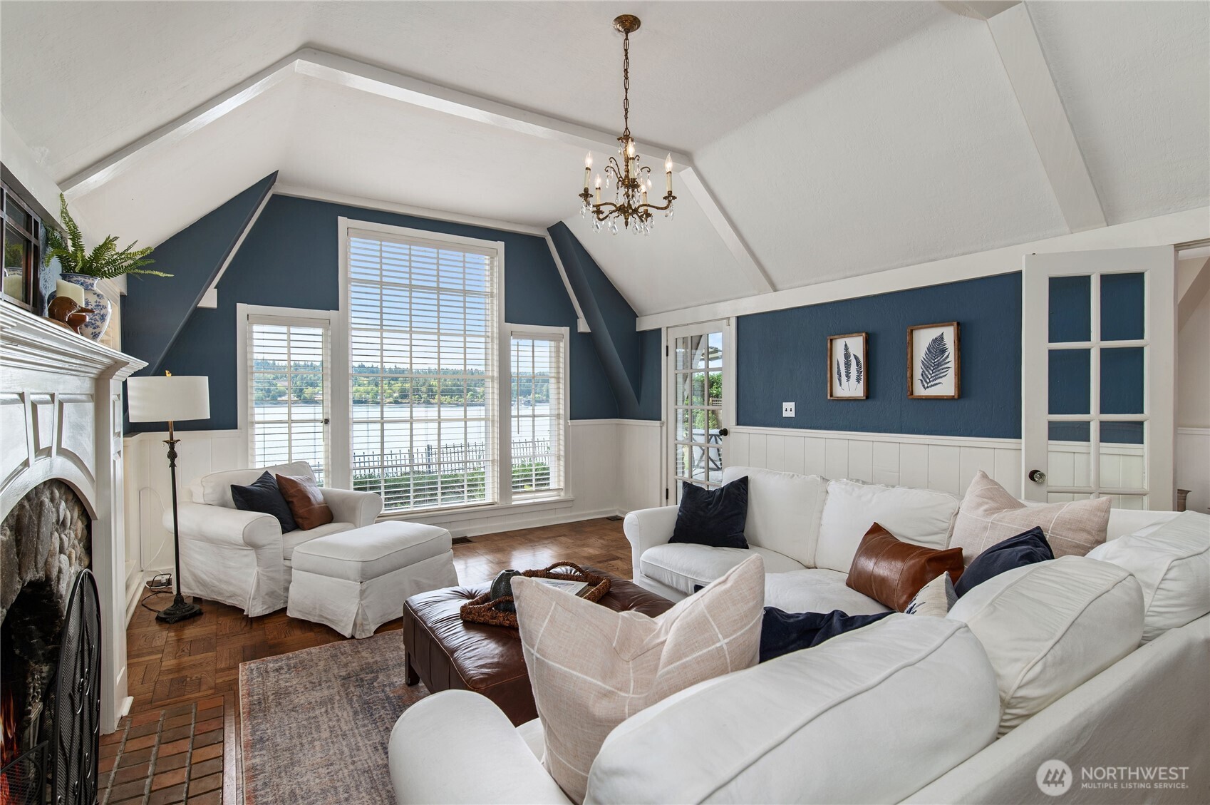 2425 Marine Drive Property Photo 14