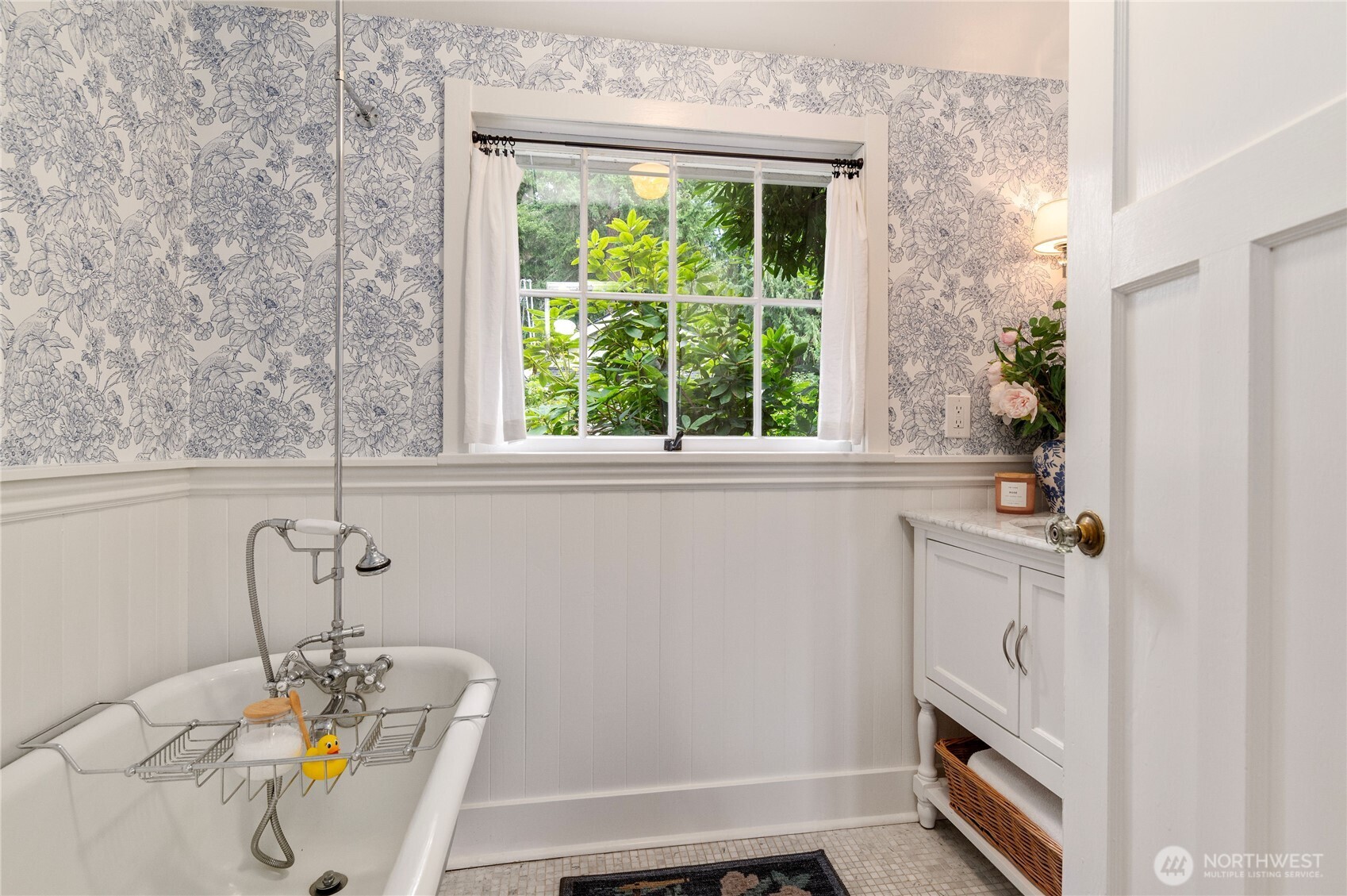 2425 Marine Drive Property Photo 17
