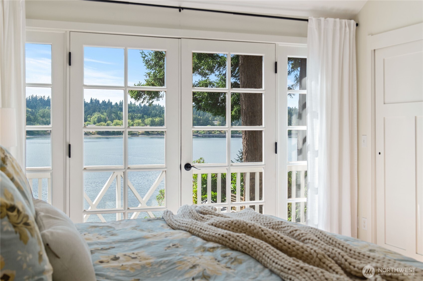 2425 Marine Drive Property Photo 18