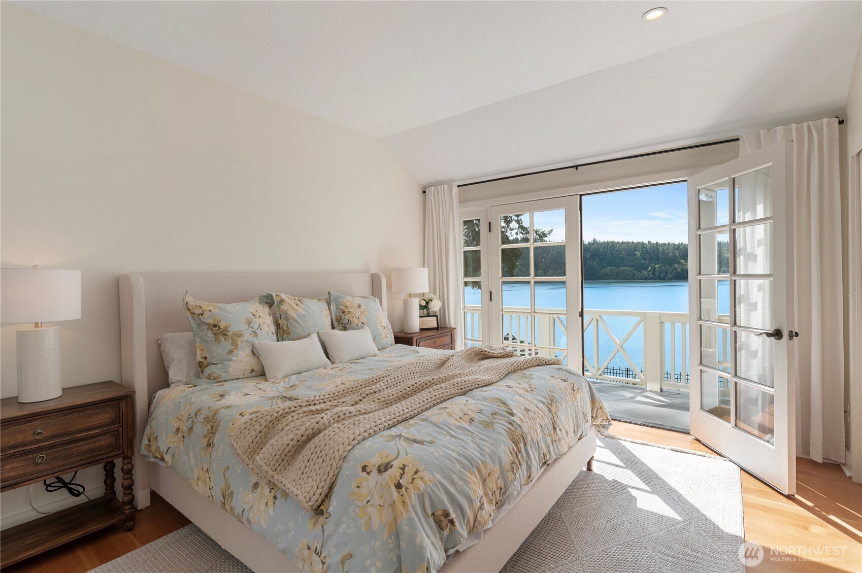 2425 Marine Drive Property Photo 19