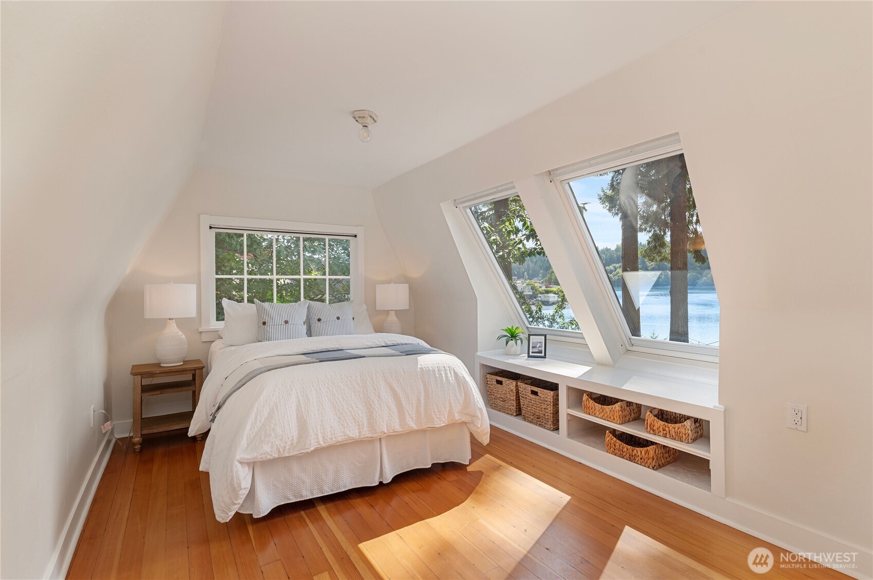 2425 Marine Drive Property Photo 22