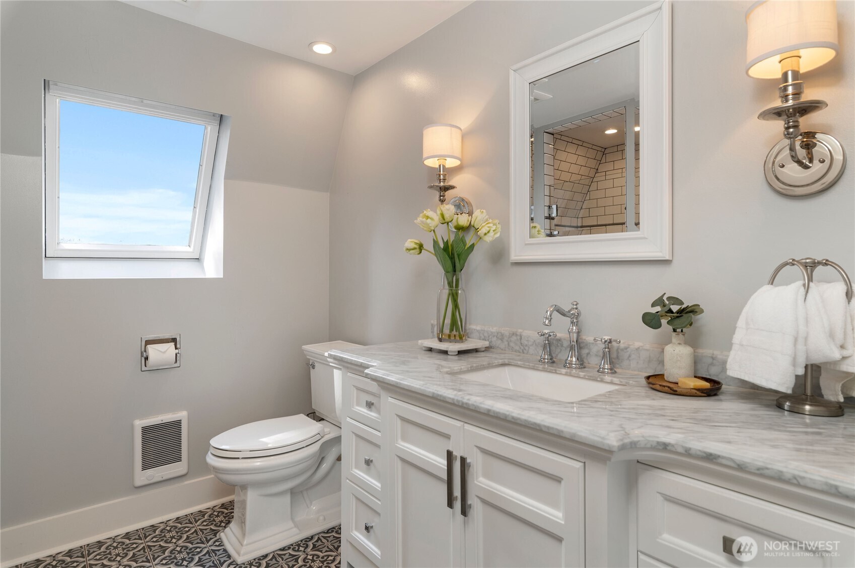 2425 Marine Drive Property Photo 23