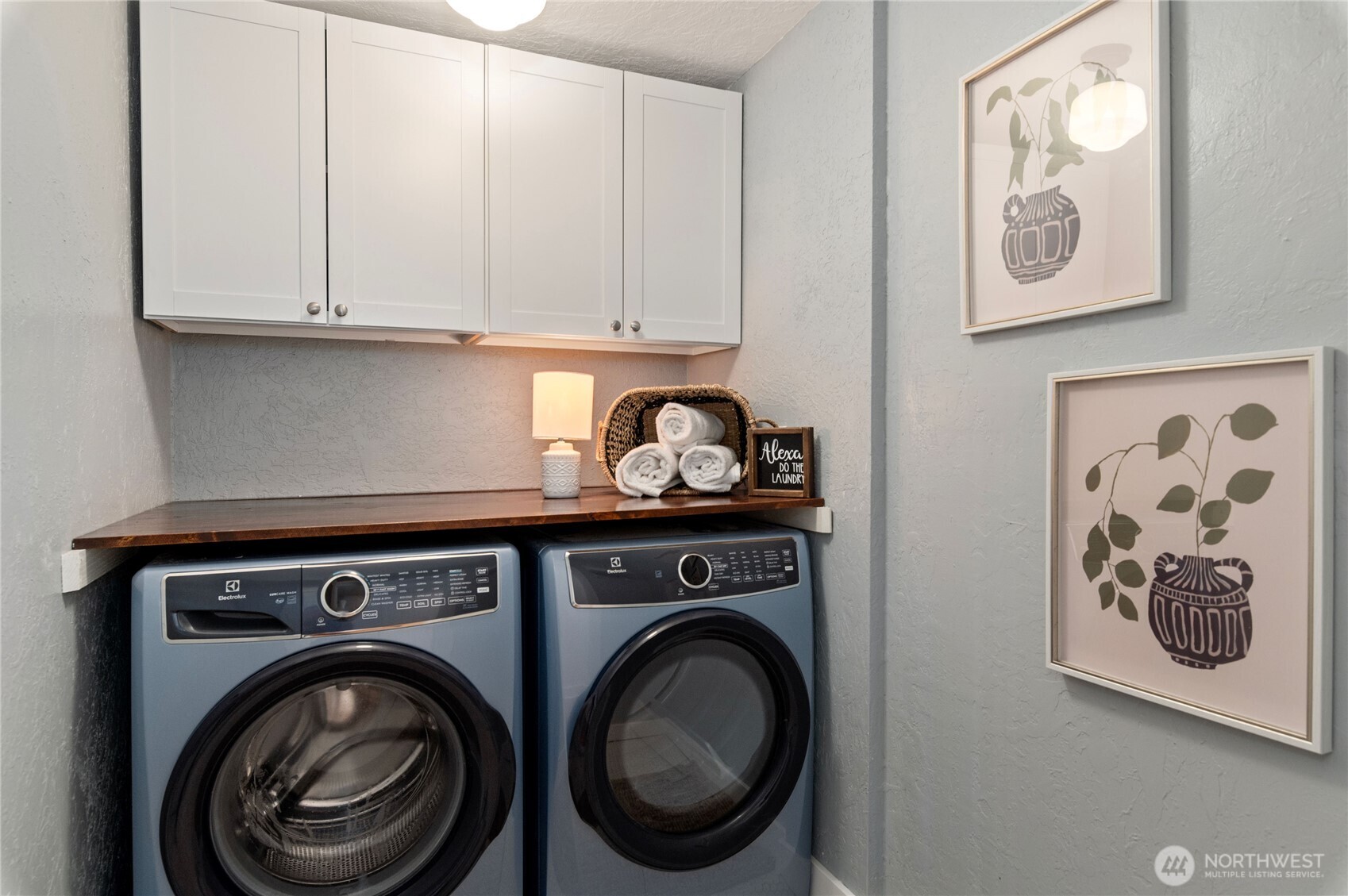 2425 Marine Drive Property Photo 25