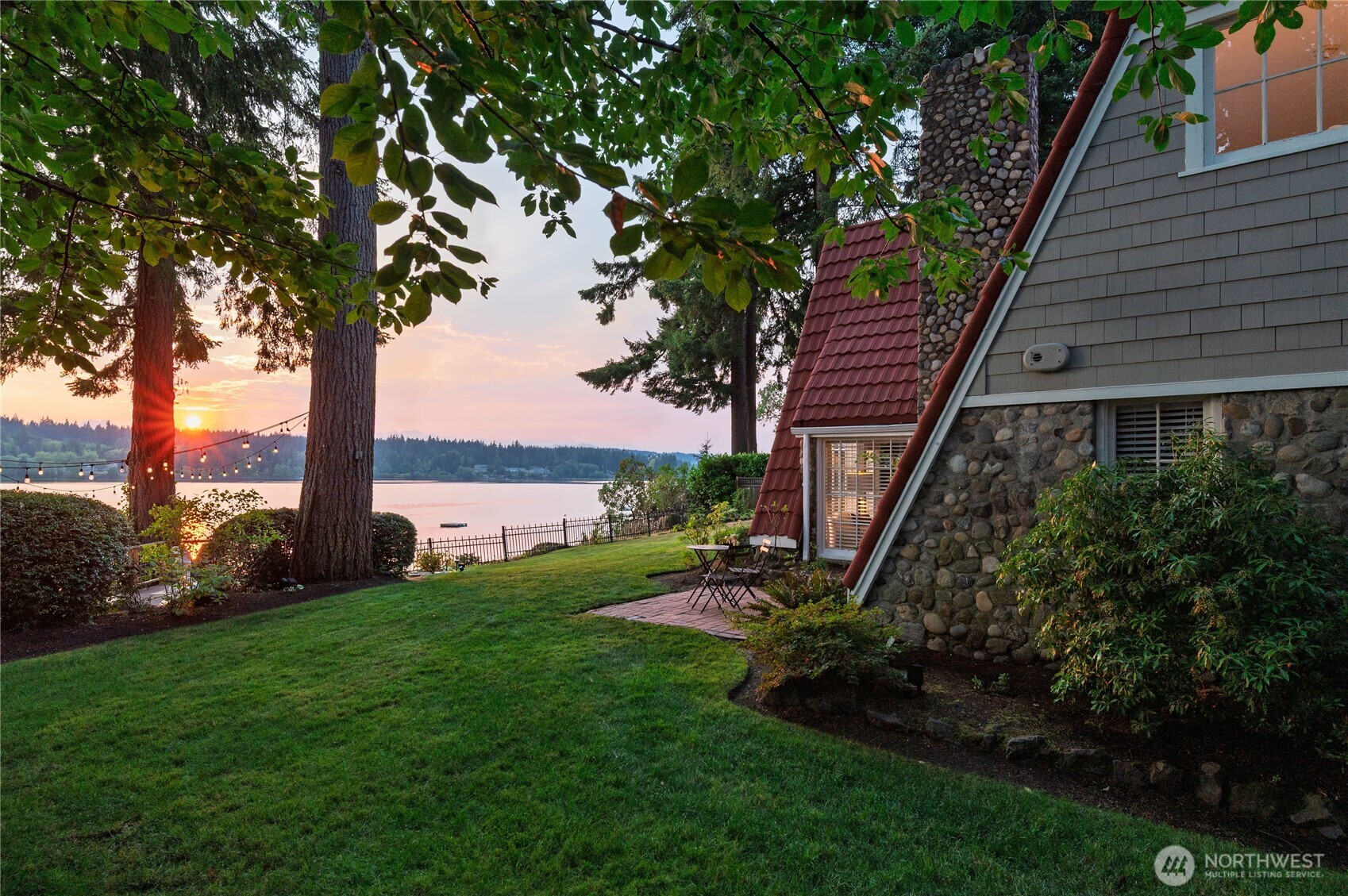 2425 Marine Drive Property Photo 37