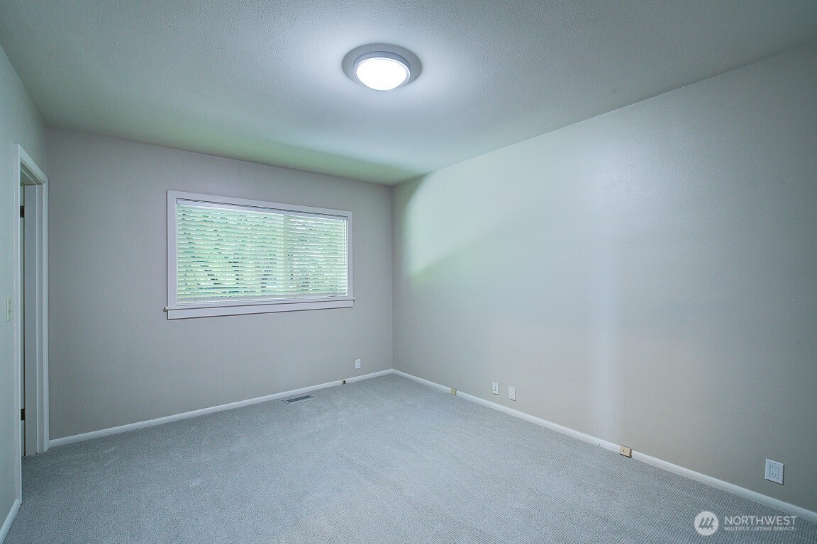 1605 73rd Avenue Property Photo 9