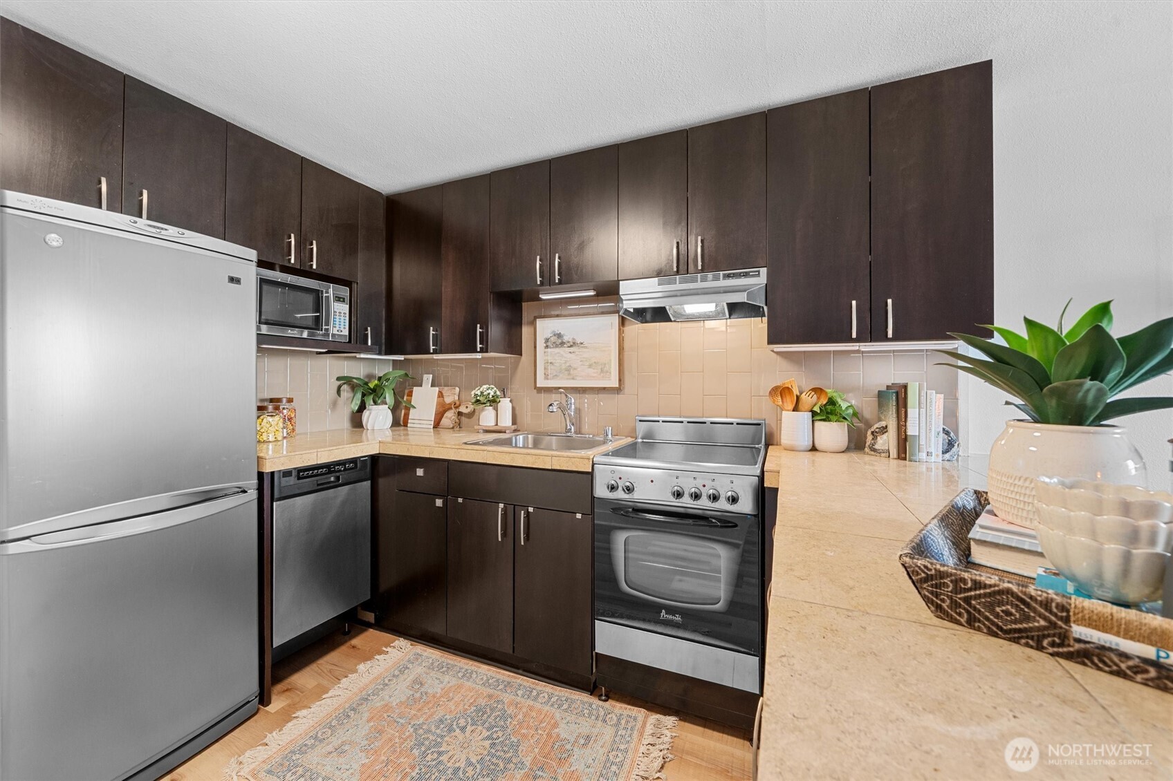 752 Bellevue Avenue 212 Property Photo 5