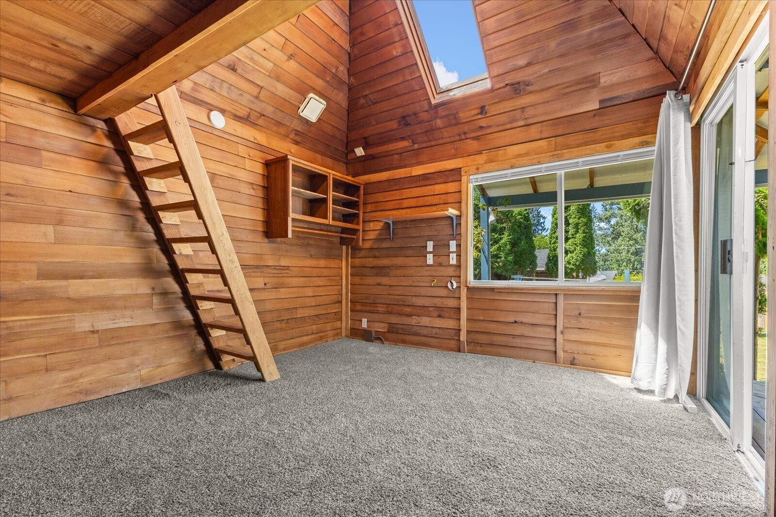 6112 202nd Place Property Photo 3