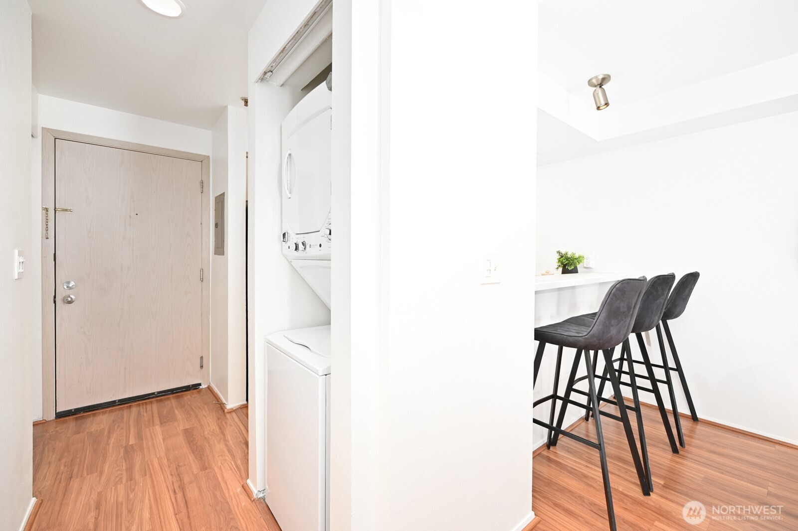 530 Melrose Avenue 605 Property Photo 6