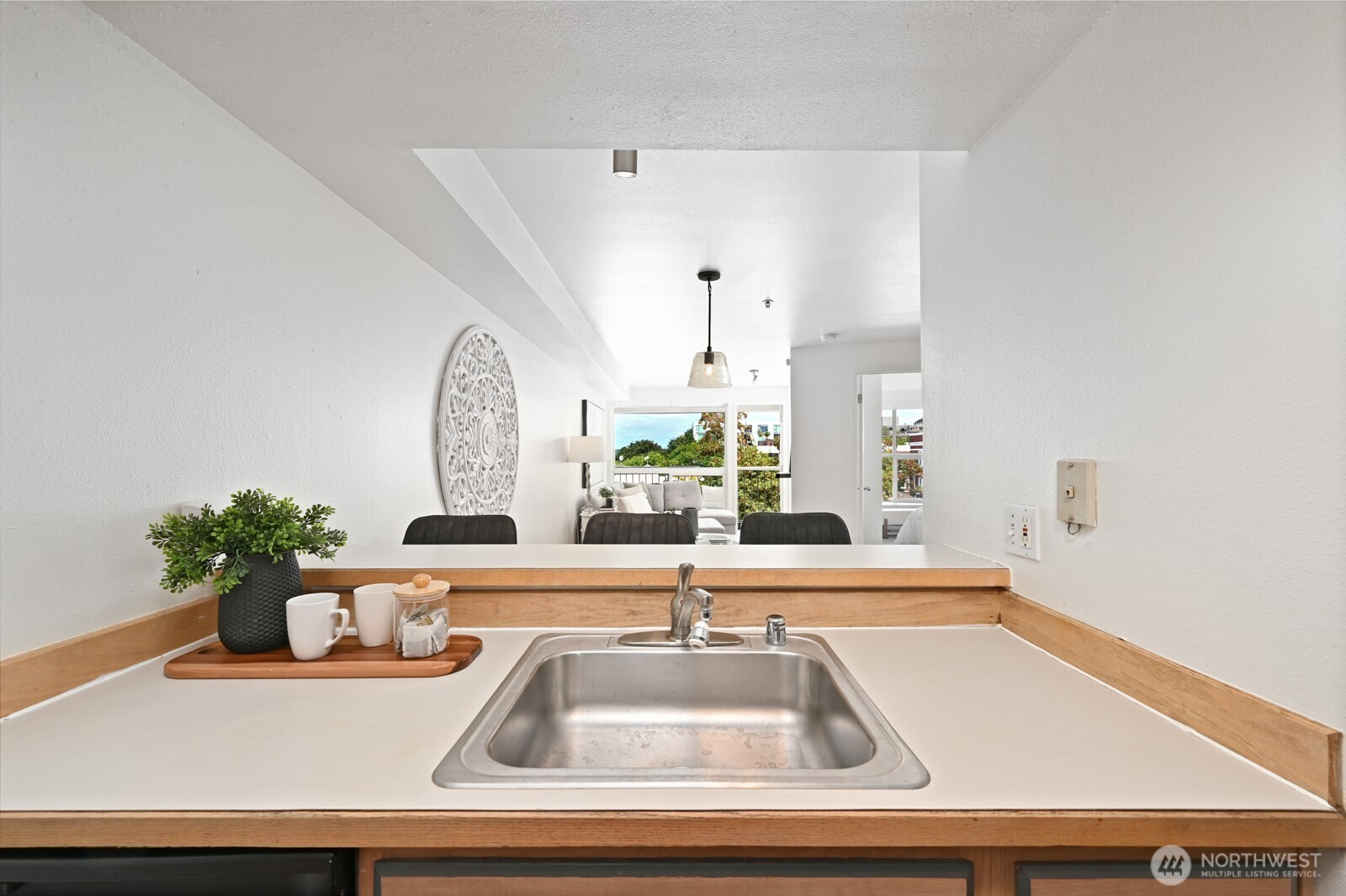 530 Melrose Avenue 605 Property Photo 10