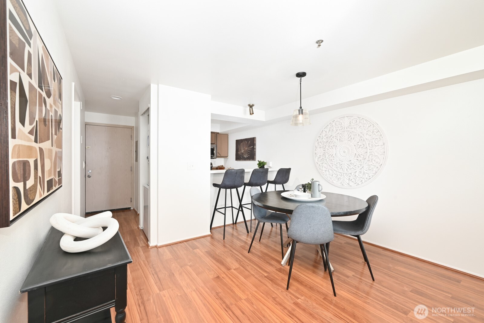 530 Melrose Avenue 605 Property Photo 12
