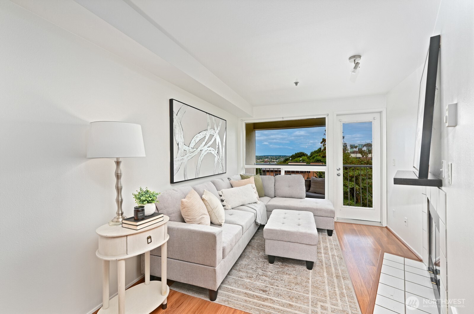 530 Melrose Avenue 605 Property Photo 15