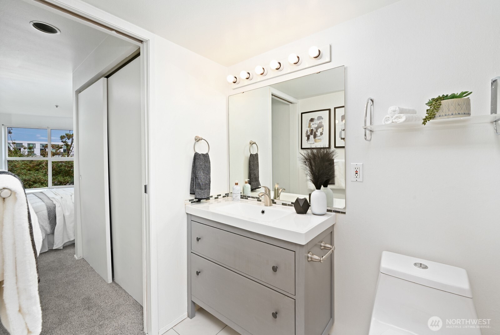 530 Melrose Avenue 605 Property Photo 25
