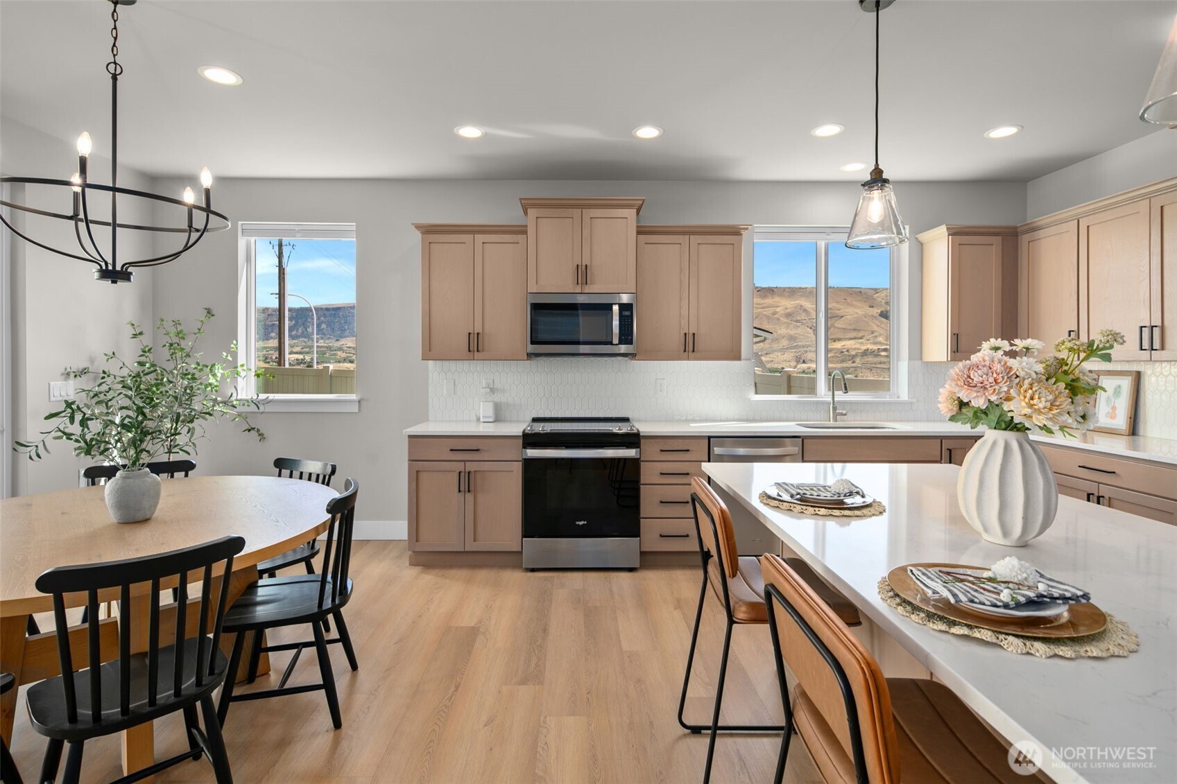 639 S Kent Avenue Property Photo 3