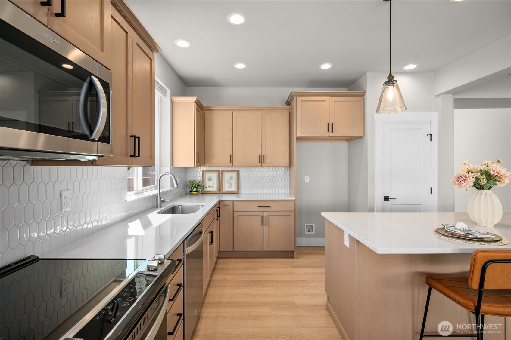 639 S Kent Avenue Property Photo 6