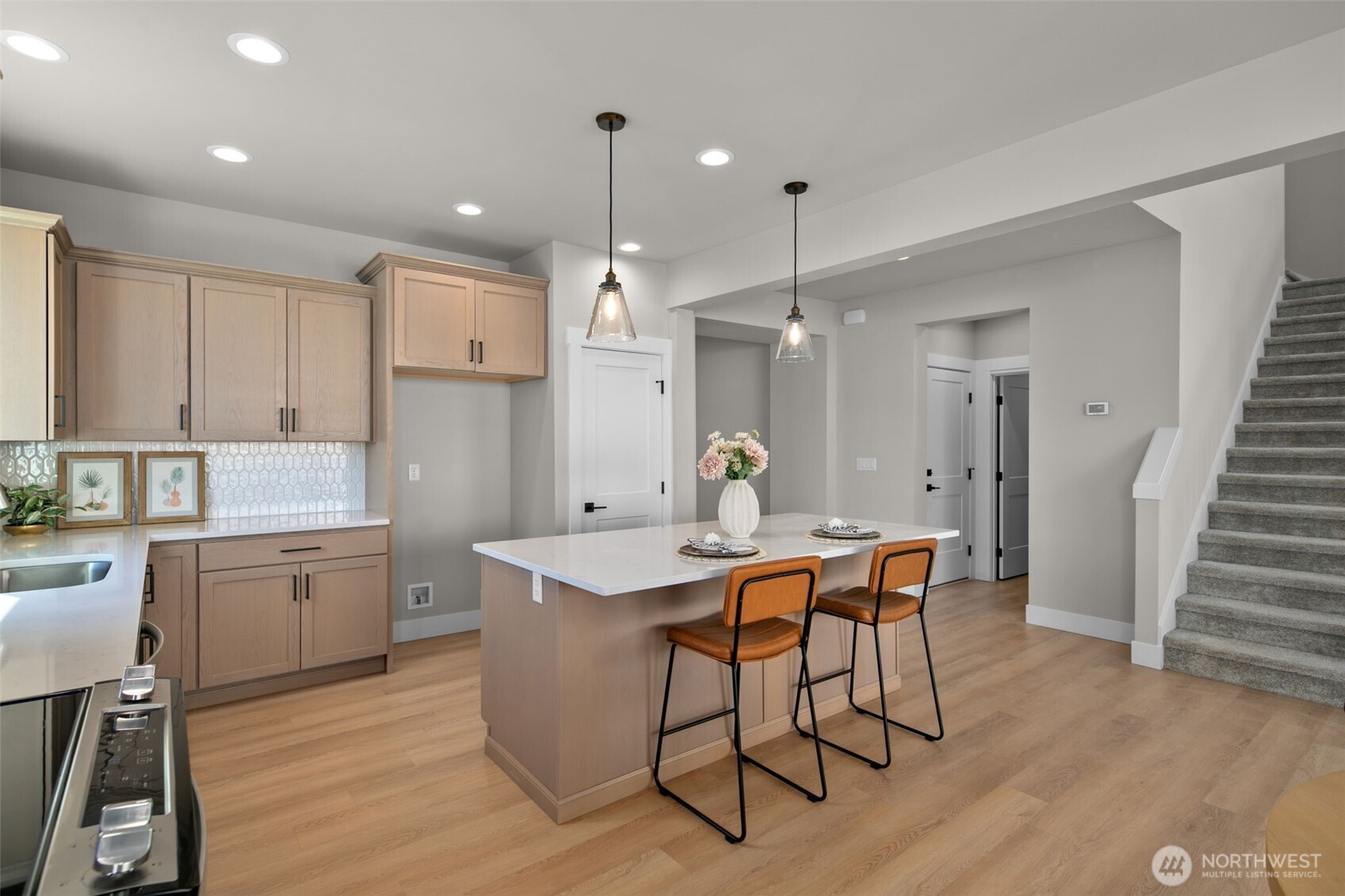 639 S Kent Avenue Property Photo 7