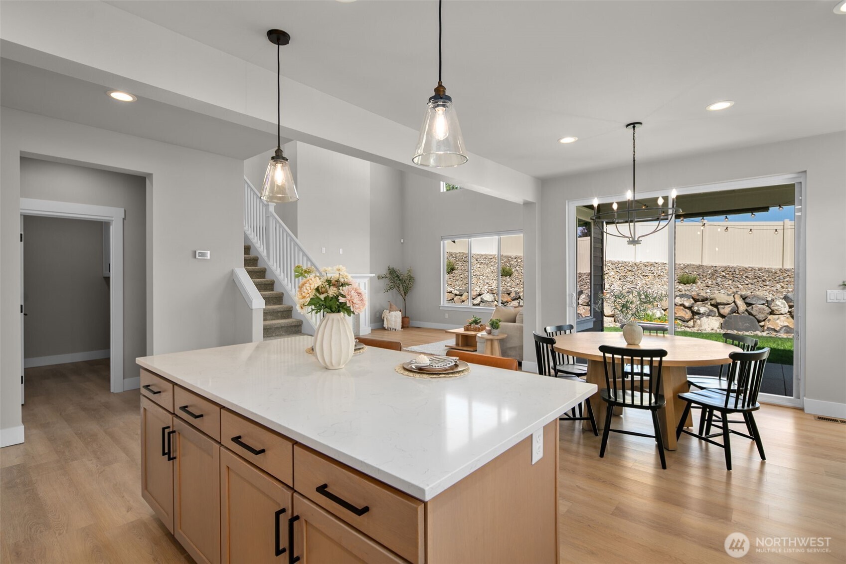 639 S Kent Avenue Property Photo 8